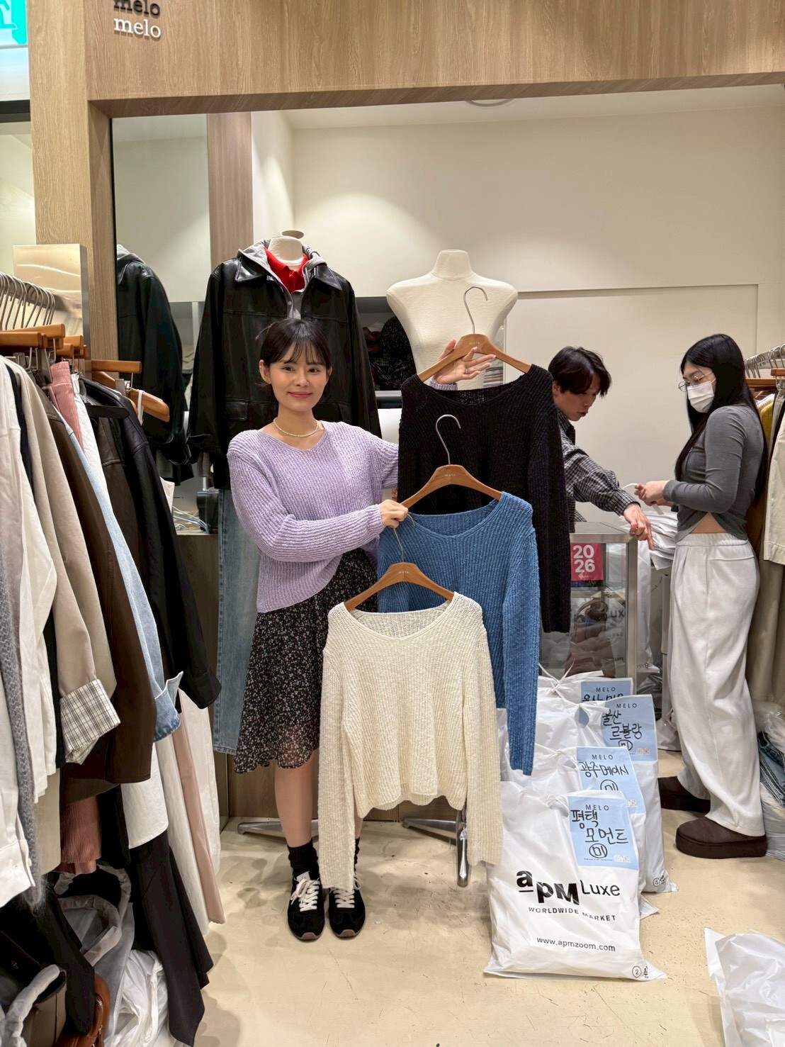 ML6017 V領微透針織衫