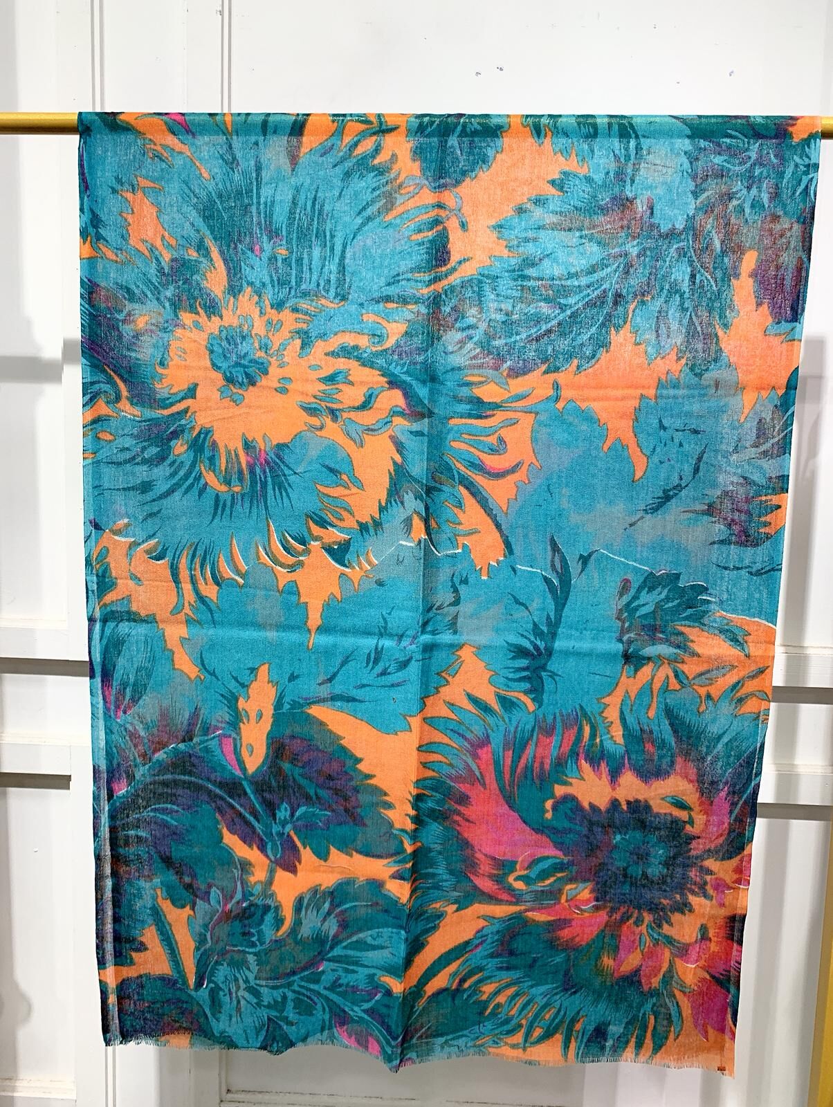 WM051 Scarfesia 藍色滿版圖案絲巾 92% Wool 8% Silk