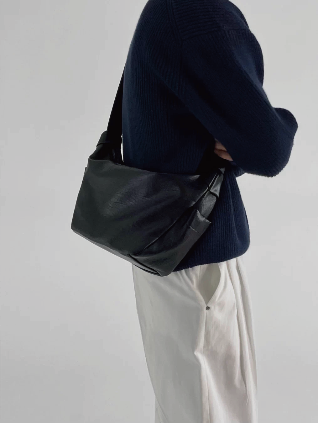 SIMPLEACTION 簡約側背休閒餃子包