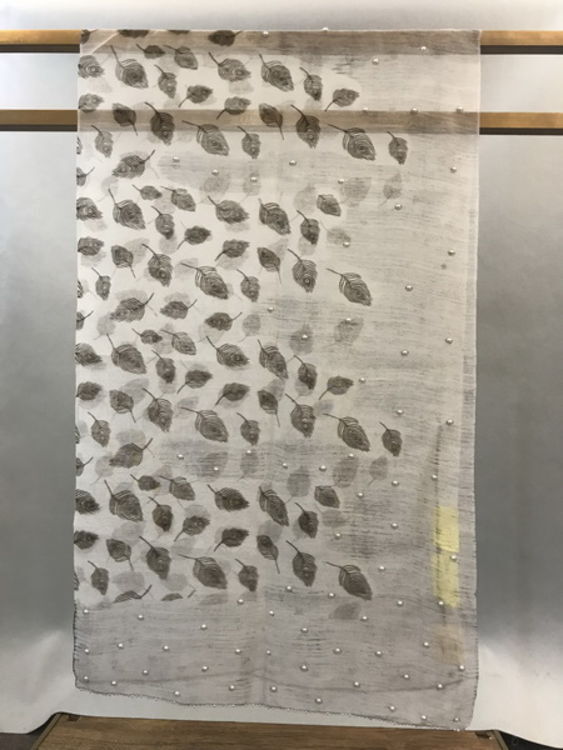 WM045 Scarfesia 透白色配黑色小葉葉絲巾 75% Wool 25% Silk