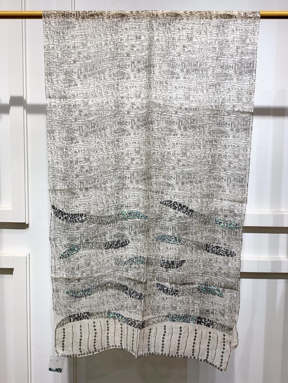 WM042 Scarfesia 黑白配小閃片絲巾 100% Silk