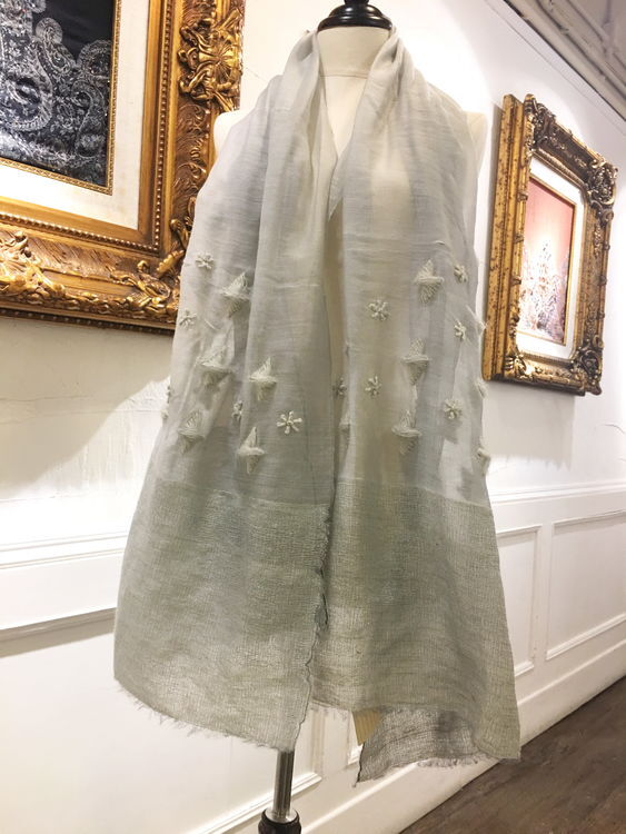 WM041 Scarfesia 淺白色小立體圖案絲巾 80% Wool 20% Silk