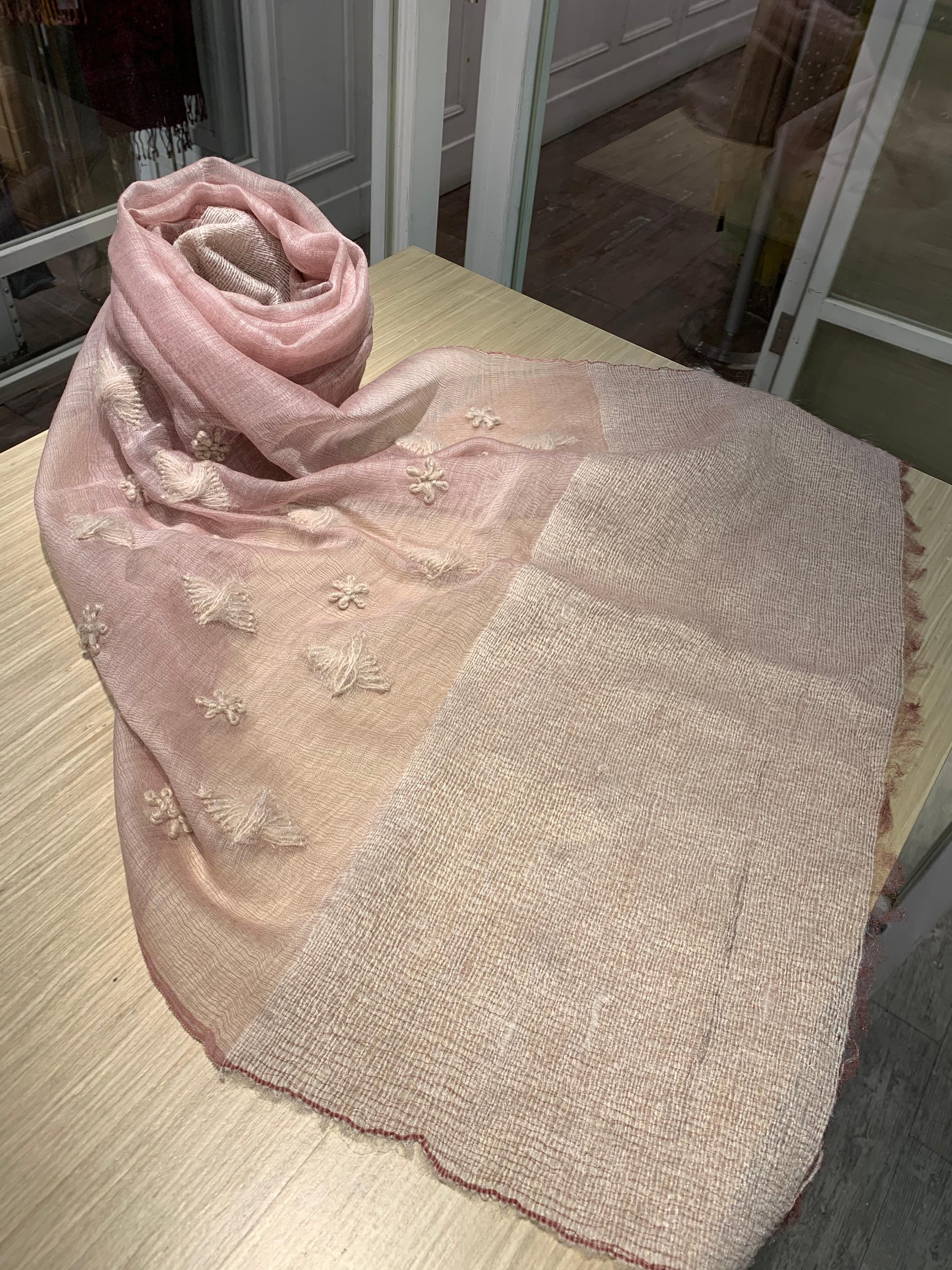 WM040 Scarfesia 淺紫色配立體小圖案絲巾 80% Wool 20% Silk