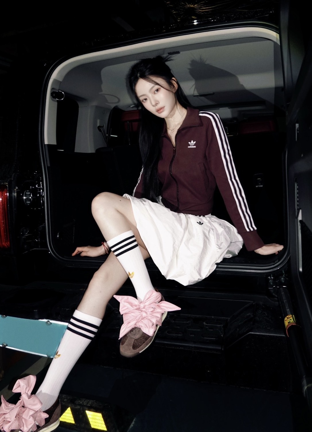 【代購】adidas Originals 三葉草復古直紋立領針織短版外套 酒紅色 IN6061 陳卓璇代言款