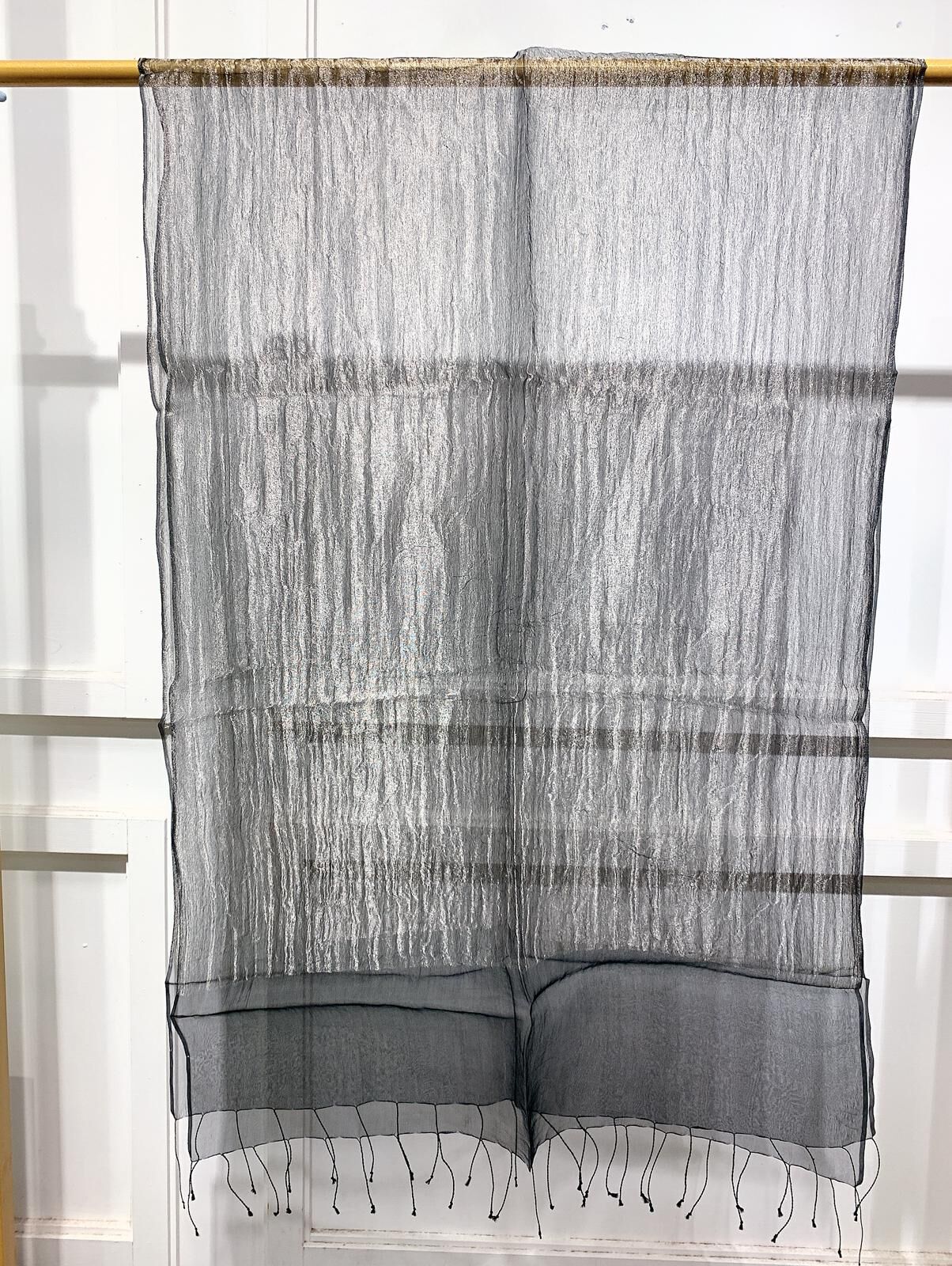 WM033 Scarfesia 銀灰色流蘇絲巾 58% Metal Fiber 29% Viscose 13% Silk