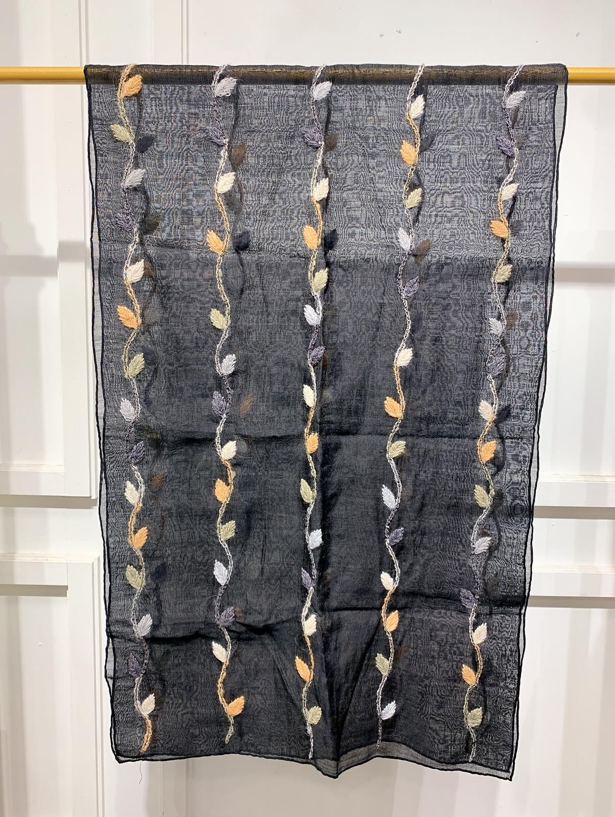 WM008 Scarfesia 黑色配彩色小葉絲巾 75% Wool 25% Silk