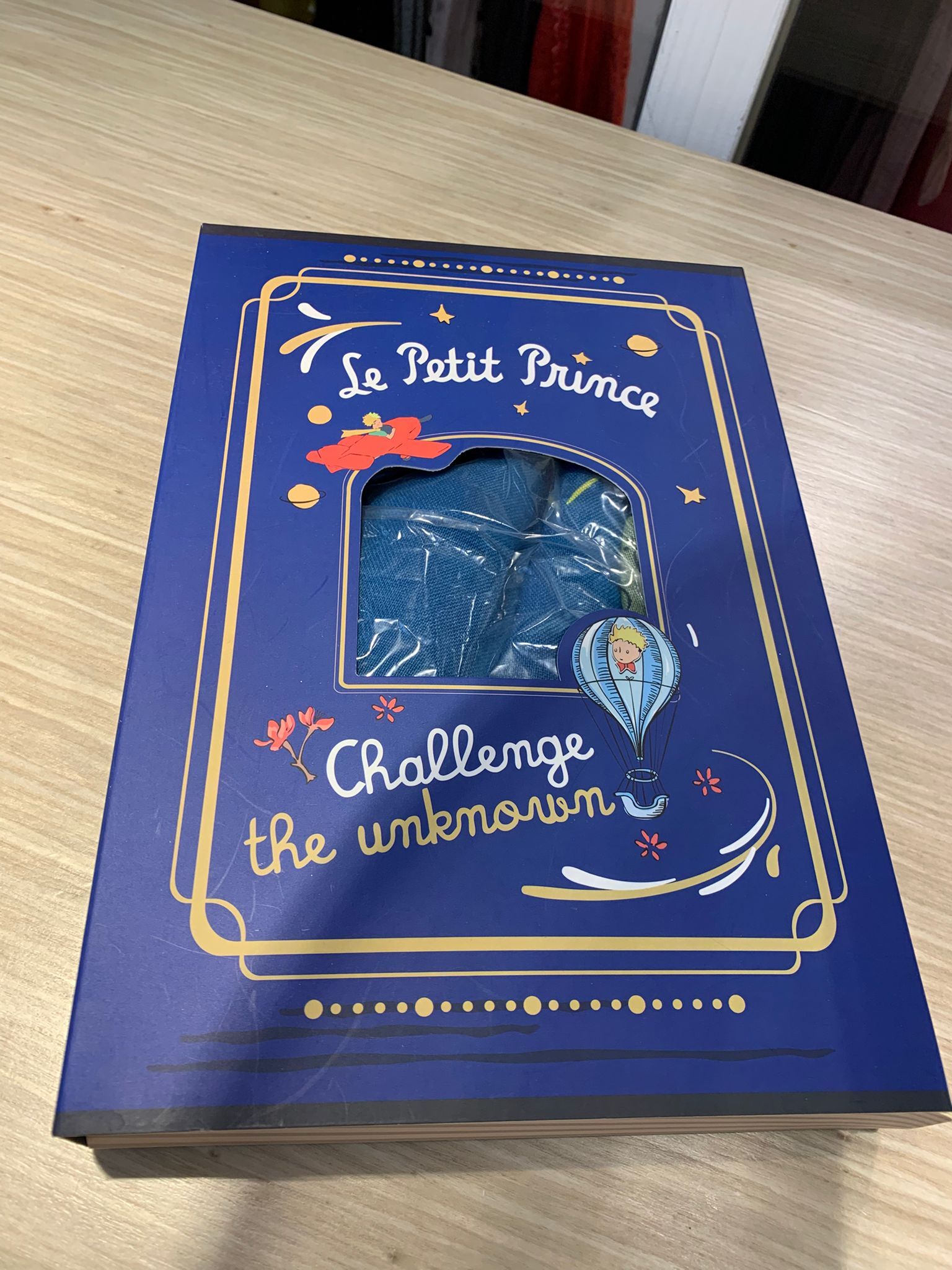 WM002 Scarfesia 小王子披肩