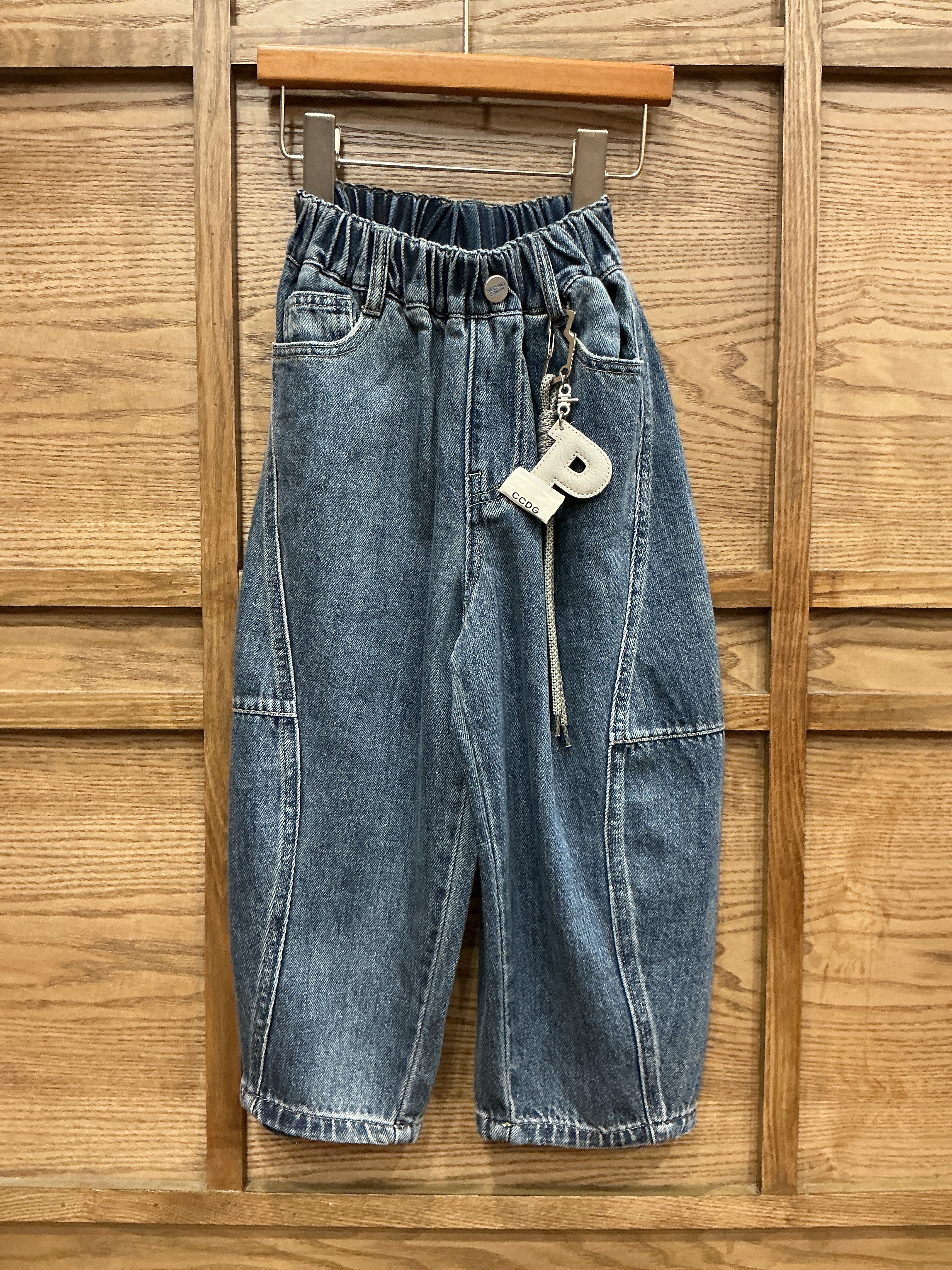 A04288立體分割線造型牛仔褲