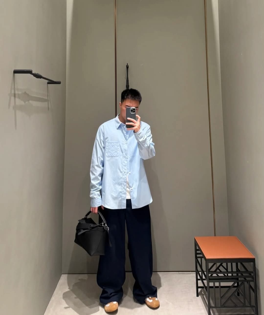 LOEWE 粉藍色刺繡Logo 口袋 襯衫