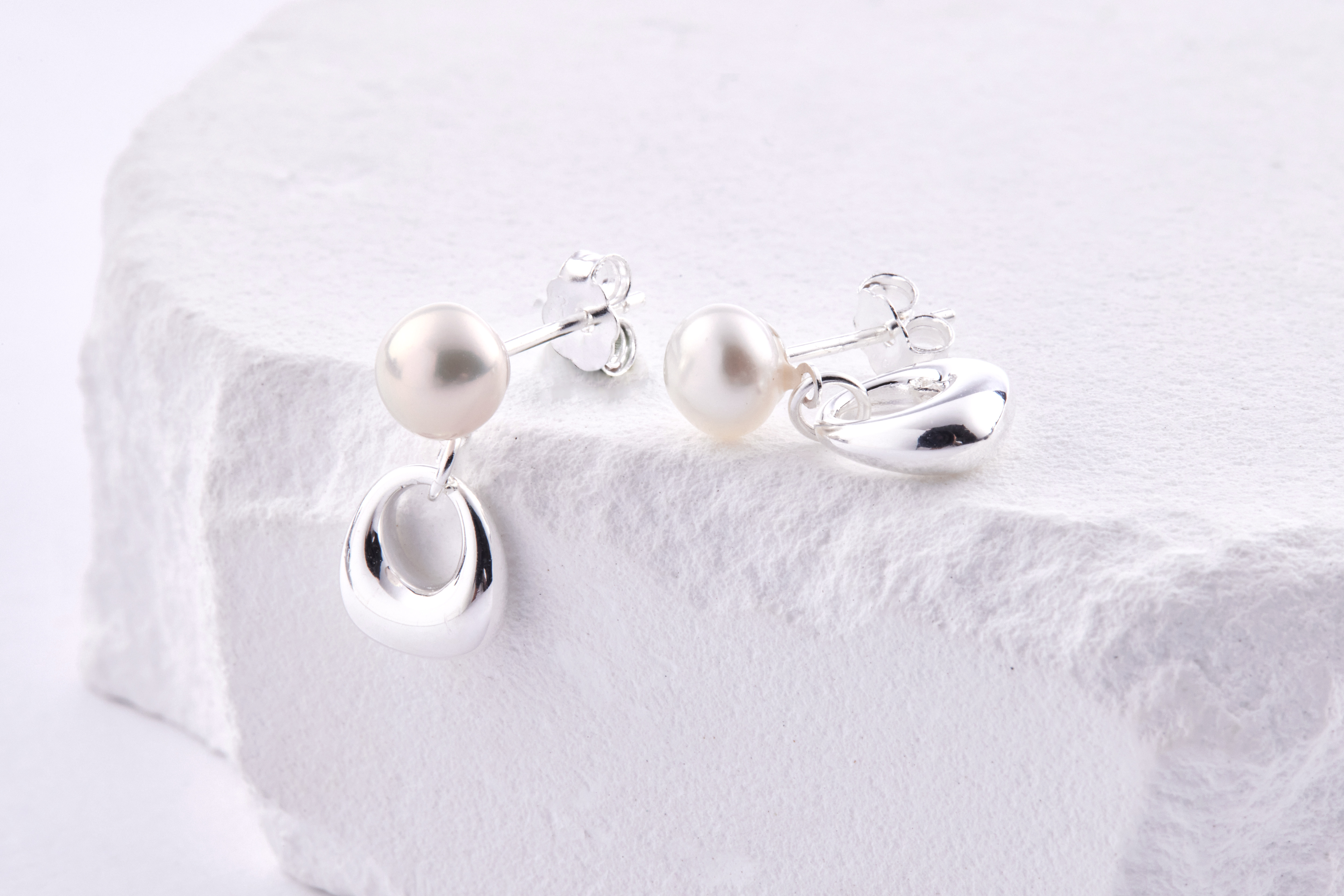 E2690 | 純銀U型珍珠耳環