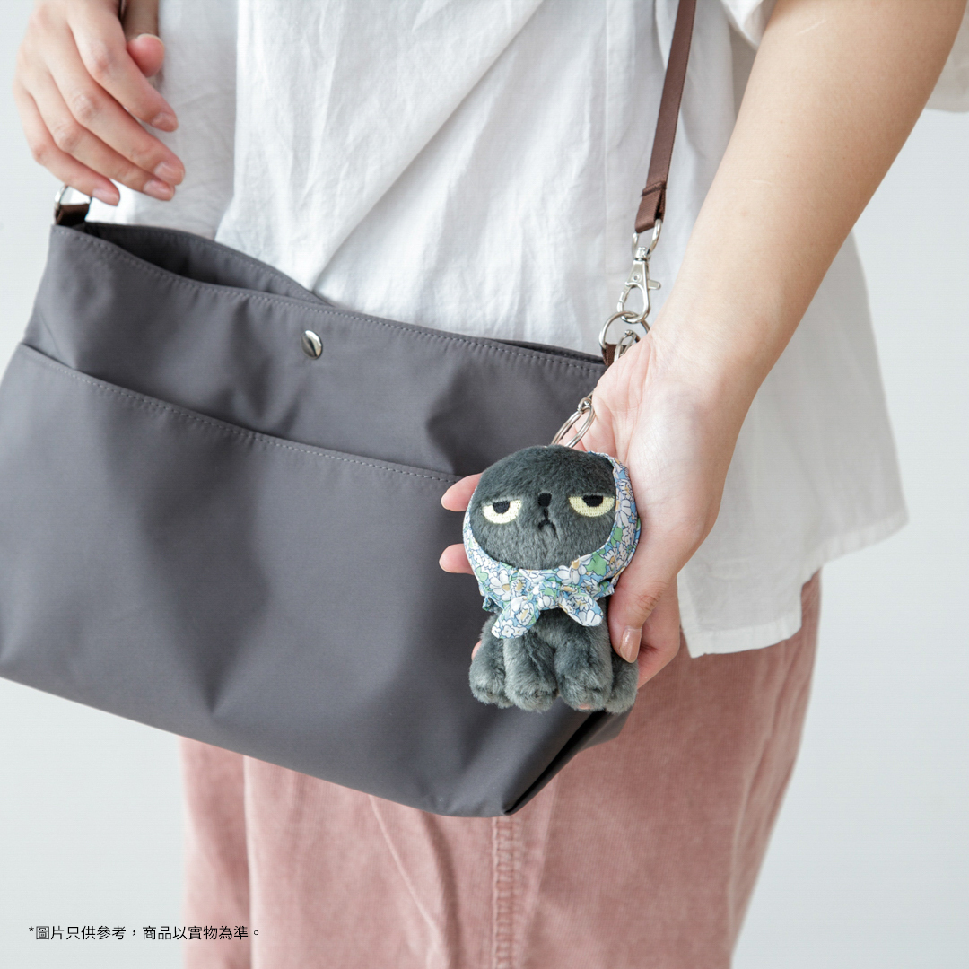 Angry Machiko公仔鑰匙扣 (藍色碎花頭巾)