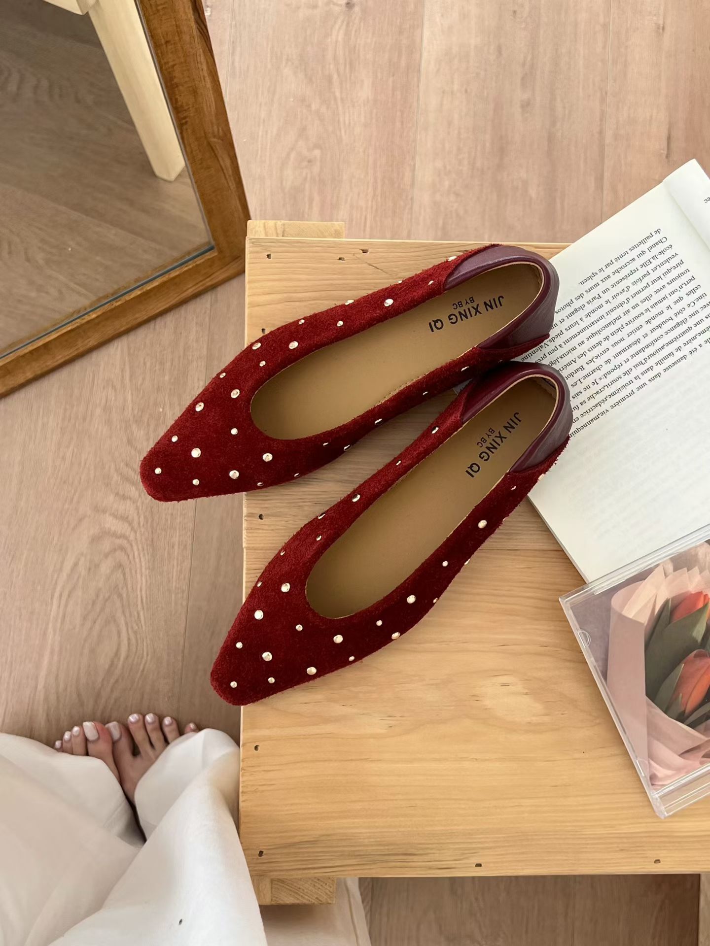 超顯白真皮鉚釘單鞋(35-40)