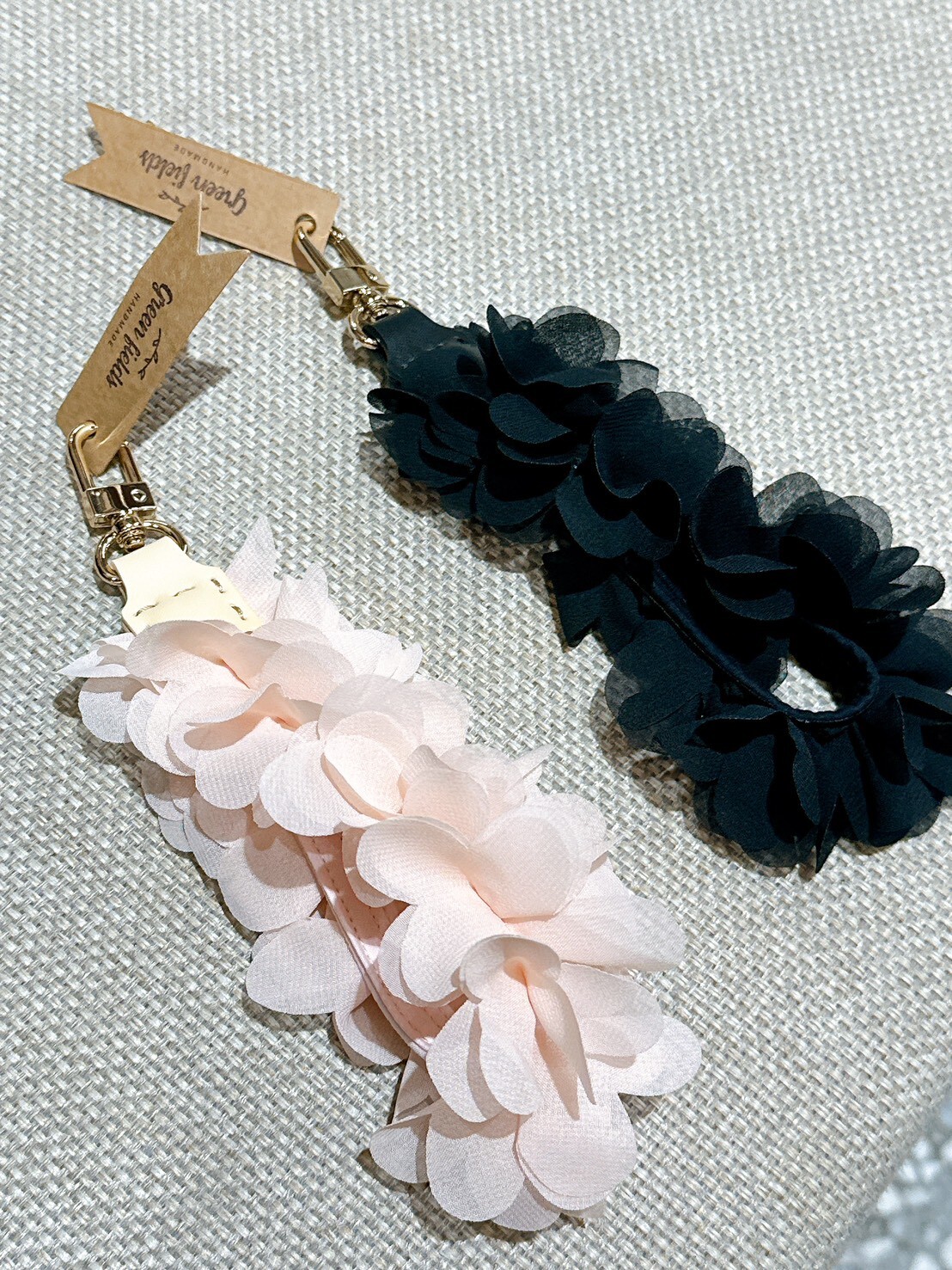 0312限時品牌快閃。透紗花花手機掛繩 (兩色)