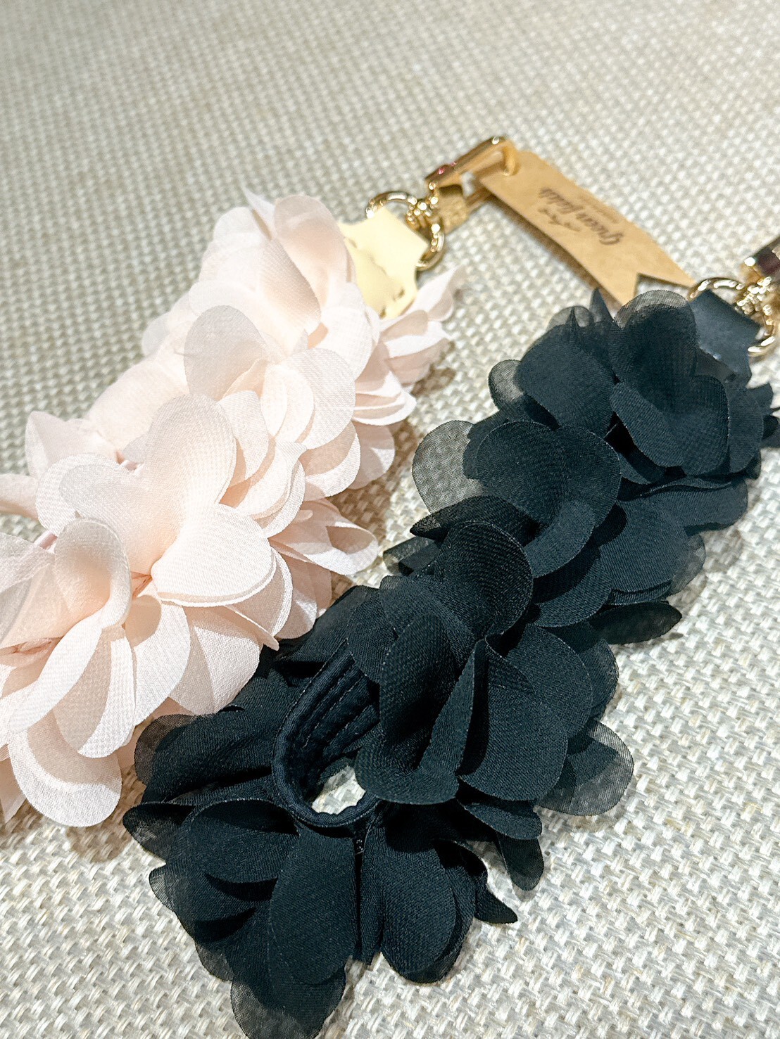 0312限時品牌快閃。透紗花花手機掛繩 (兩色)