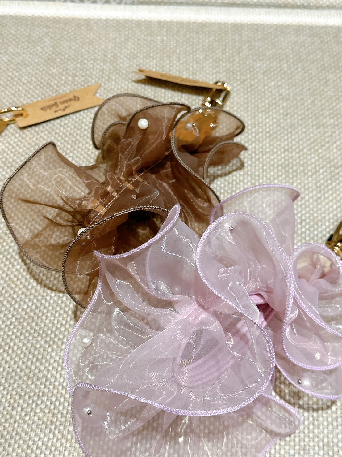 0312限時品牌快閃。透紗波浪珍珠手機掛繩 (四色)