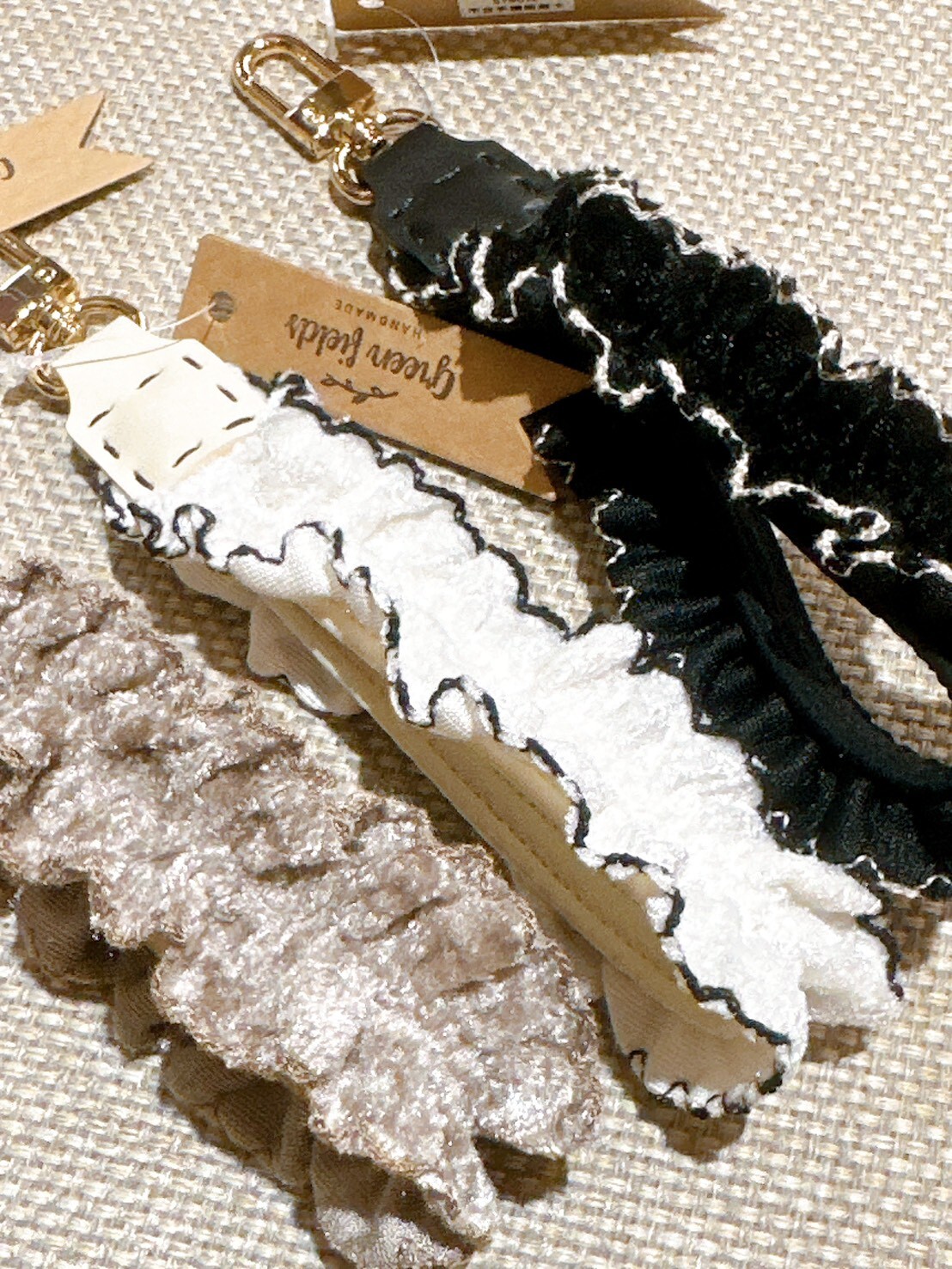 0312限時品牌快閃。捲邊蕾絲手機掛繩 (三色)