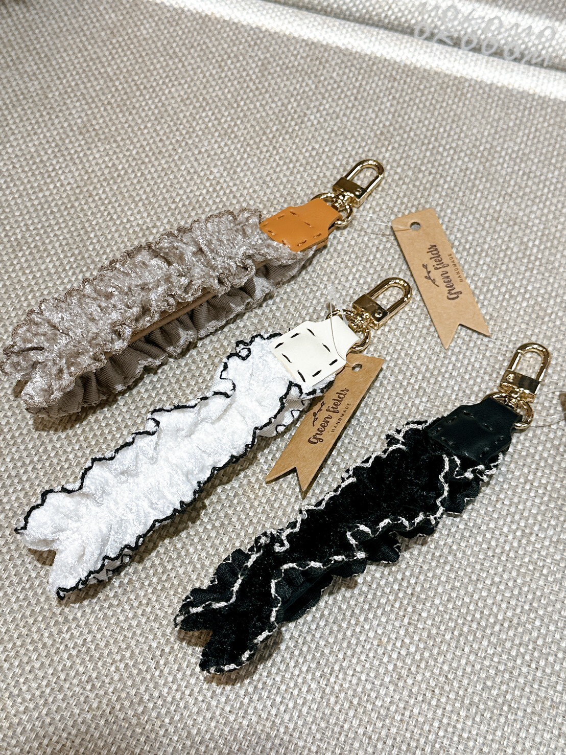 0312限時品牌快閃。捲邊蕾絲手機掛繩 (三色)