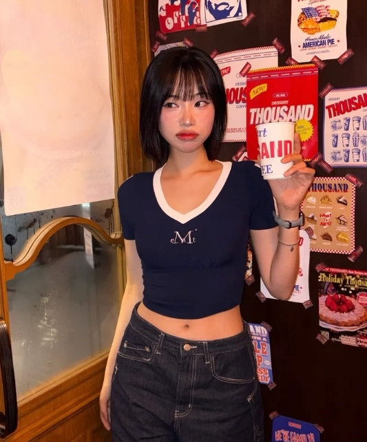 （現貨）韓牌  MUCENT BINDING TRACK LINE 側邊雙線 V領短T  P00000WQ