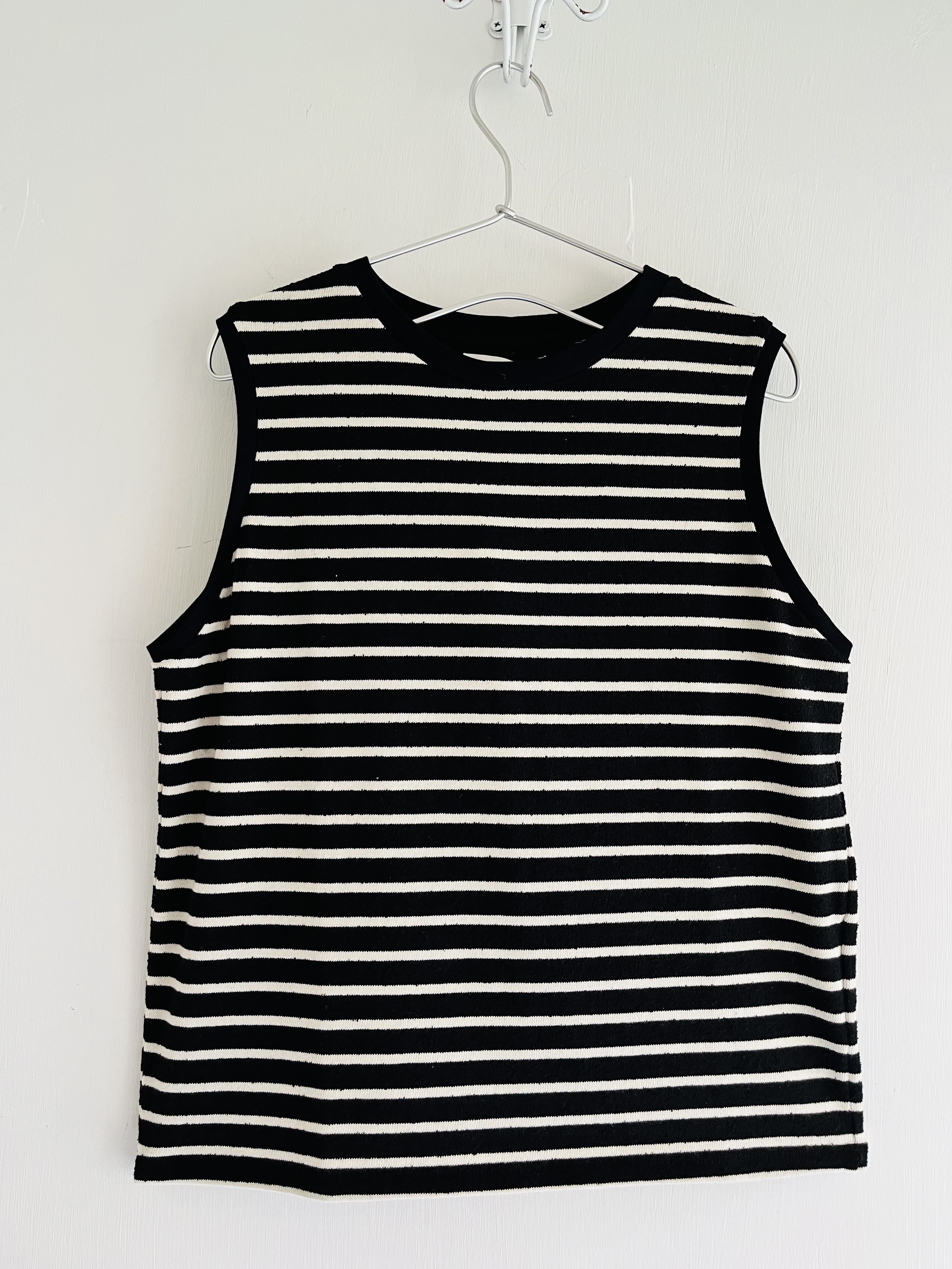 Cloud nine黑白色橫間圓領背心