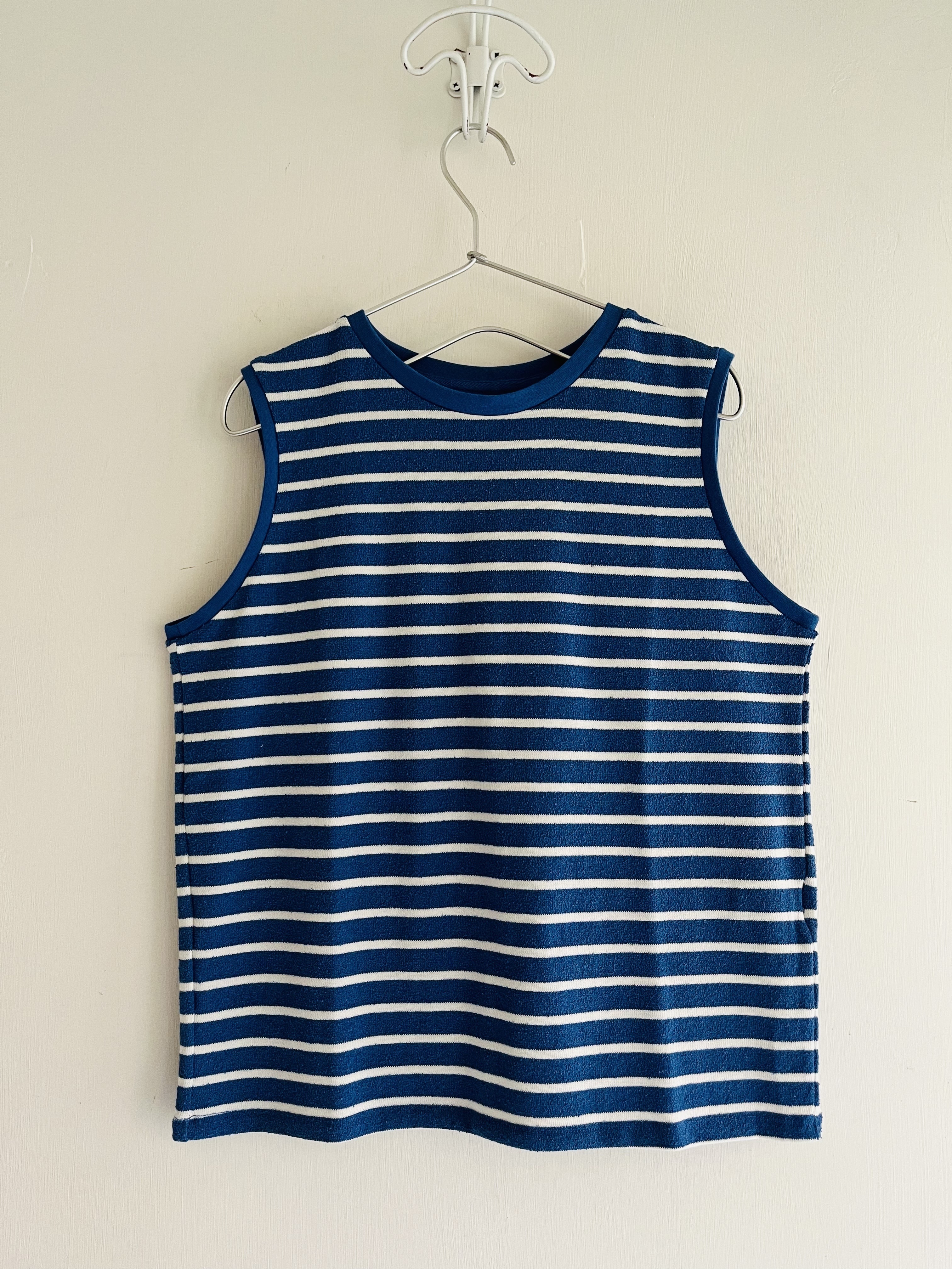 Cloud nine藍色橫間圓領背心