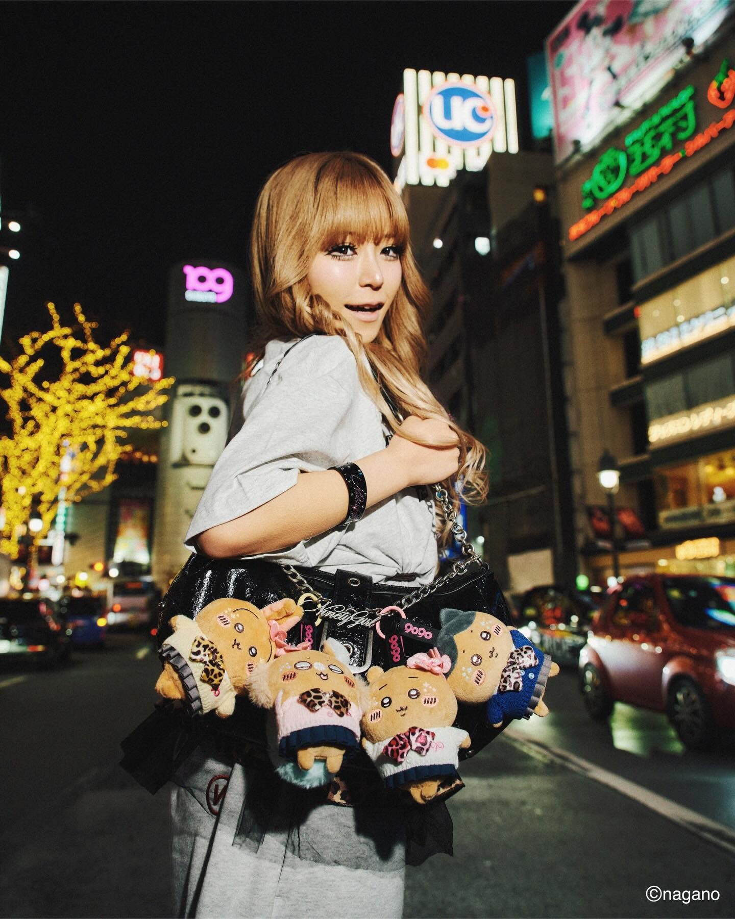 9090 girl x 吉伊卡哇 毛絨吊飾 小麥色辣妹 澀谷109娕妹