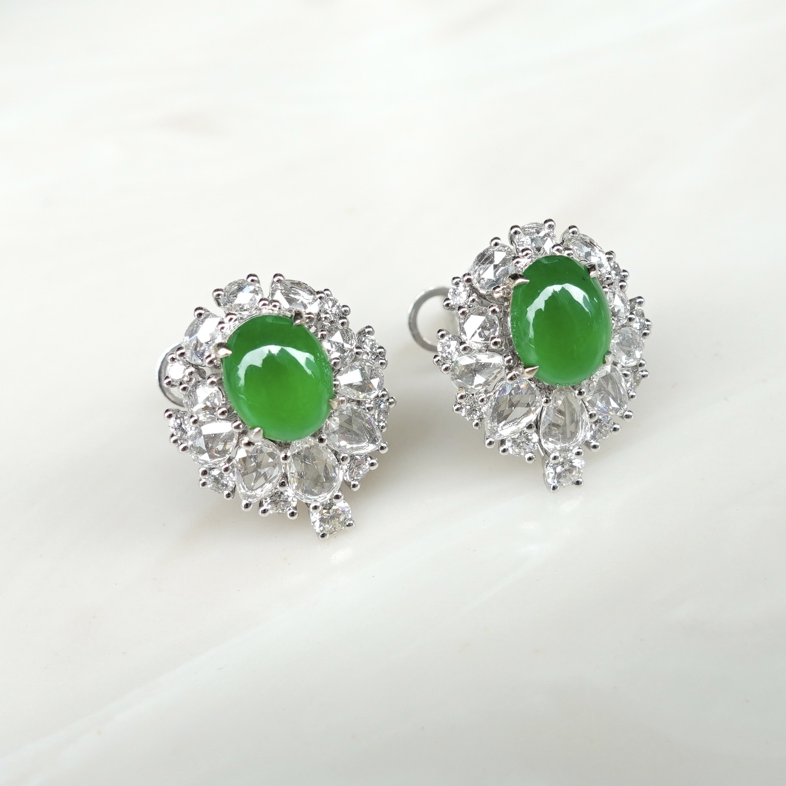 18K金天然帝王綠翡翠鑽石耳釘 - 蛋面