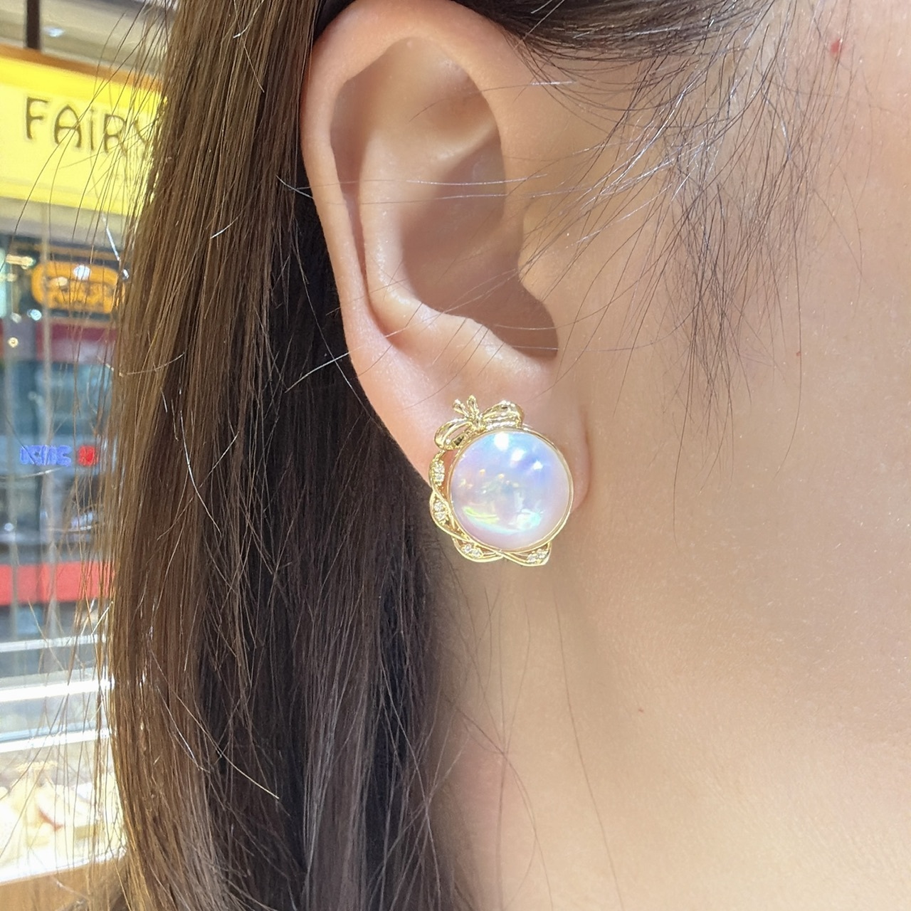 18K金稀有日本白色馬貝珠鑽石耳環 - 蝴蝶結