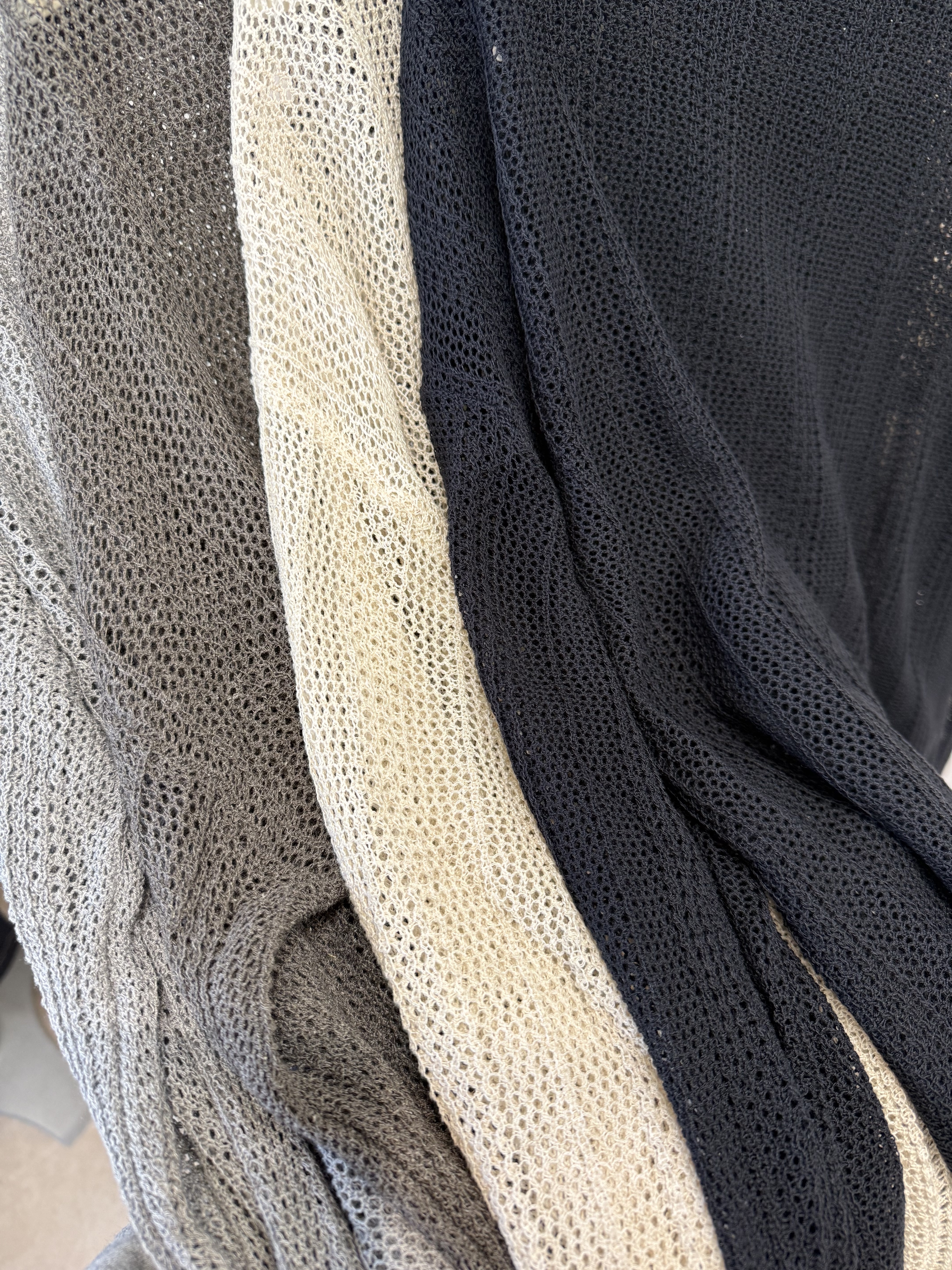 258 輕透洞洞針織罩衫