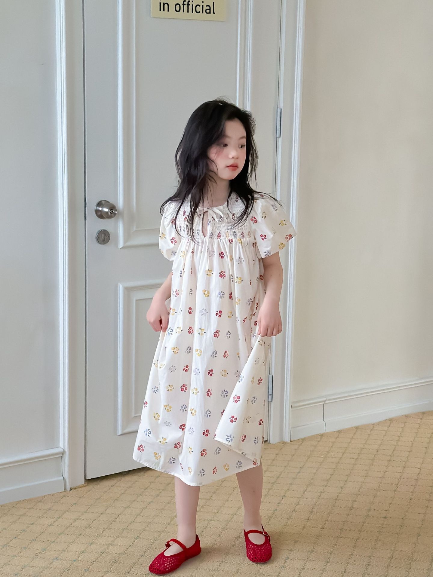 泡泡袖花朵公主洋裝