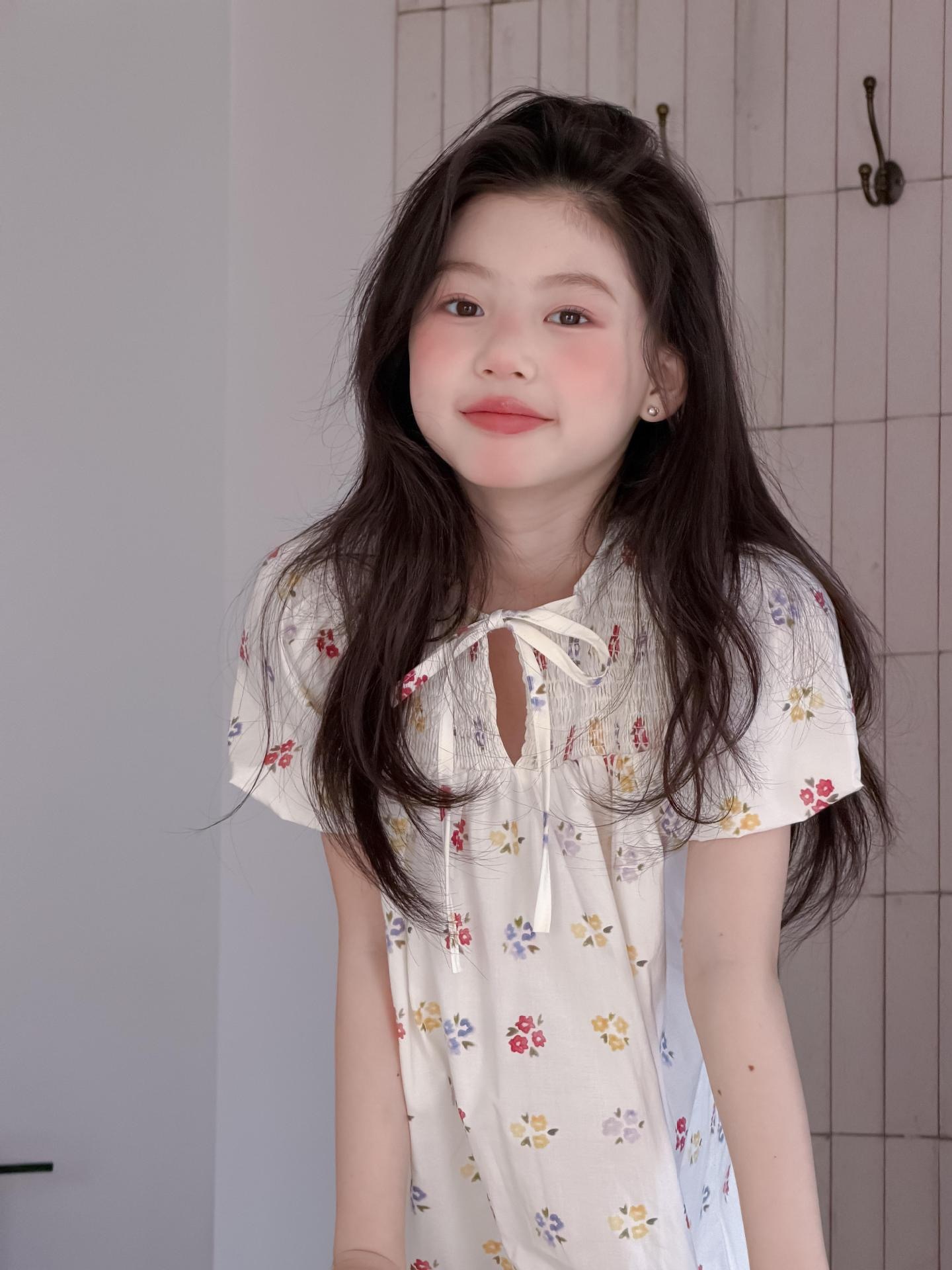 泡泡袖花朵公主洋裝