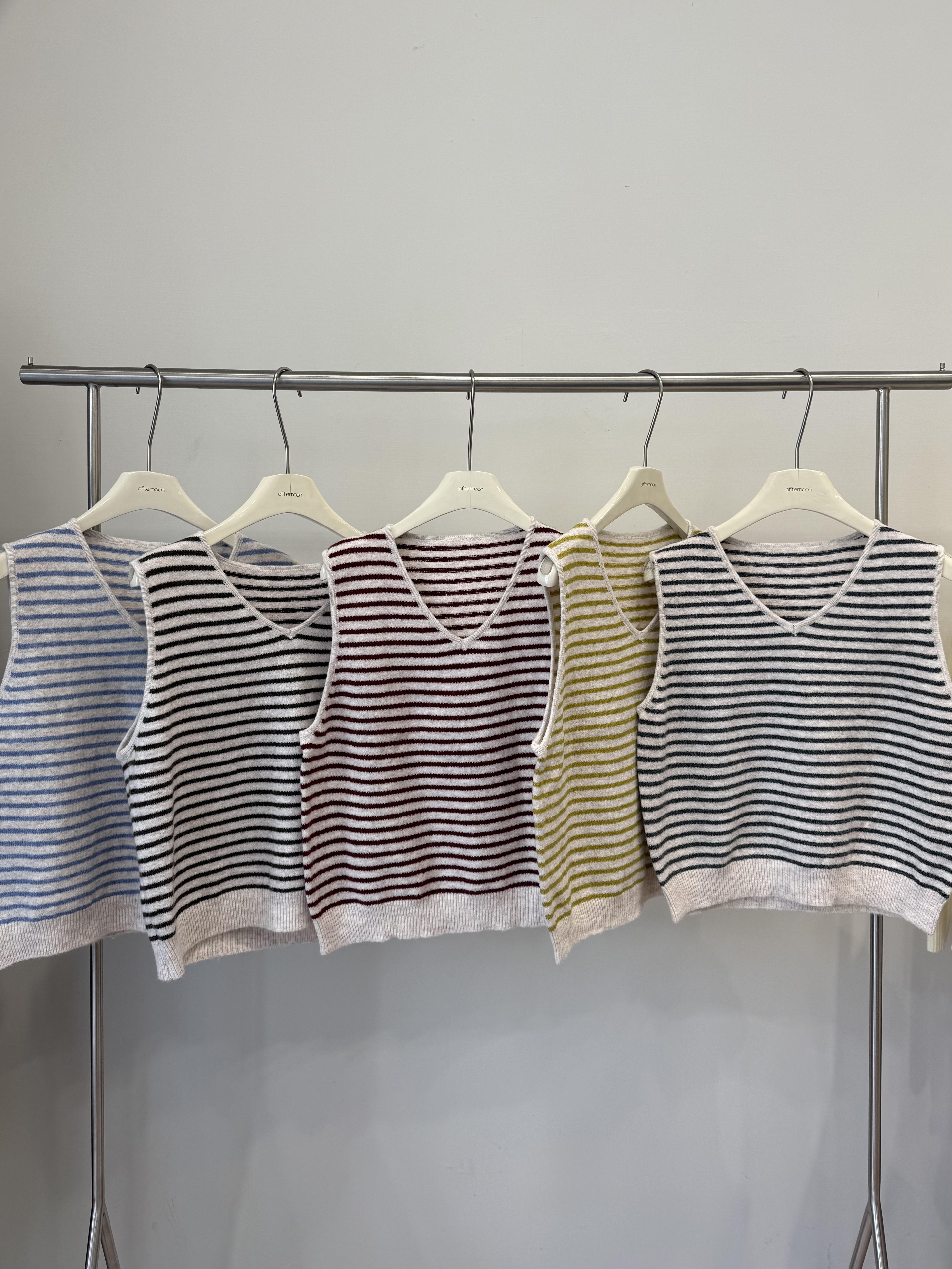 887 V領磨毛針織條紋背心