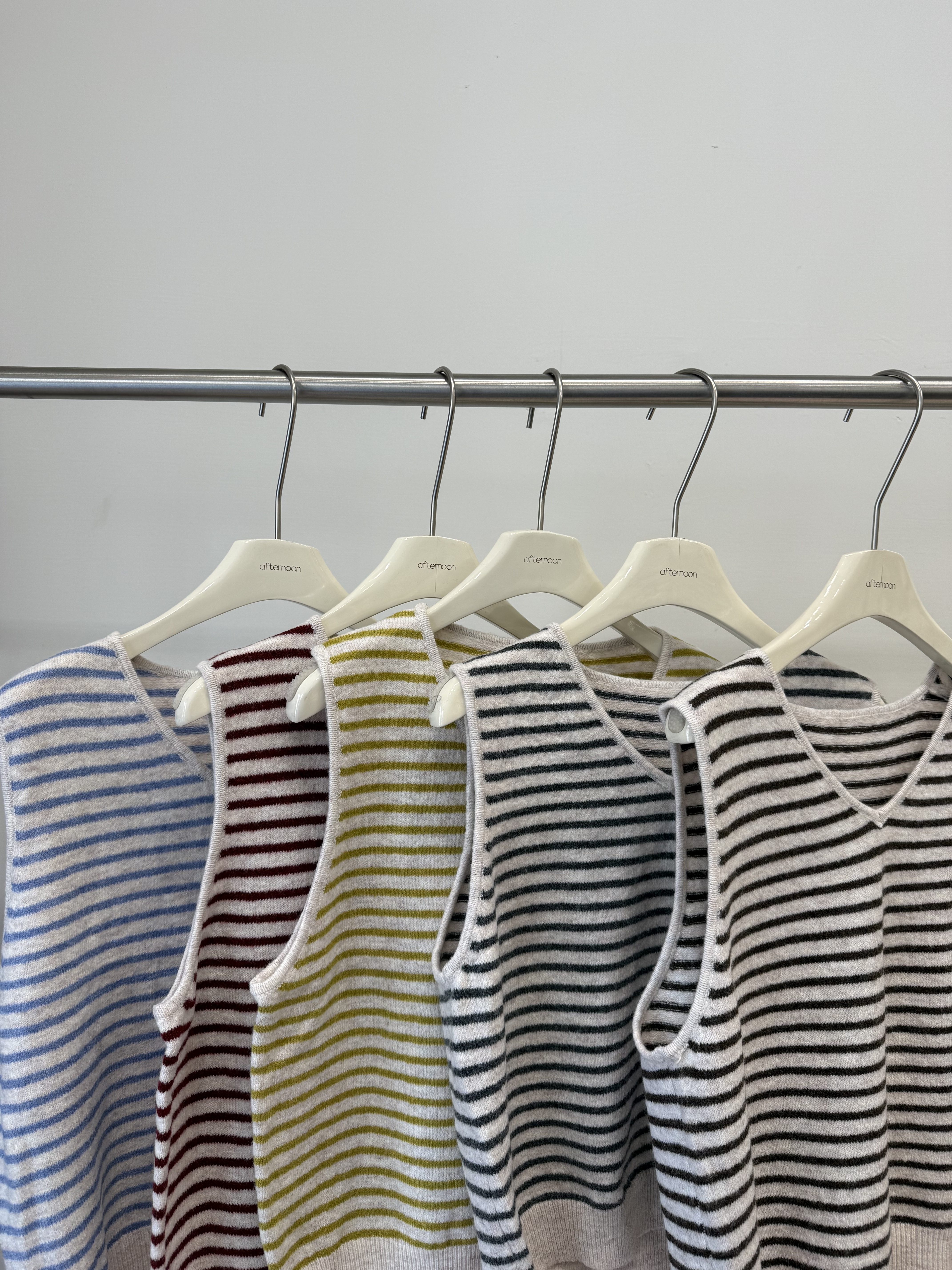 887 V領磨毛針織條紋背心