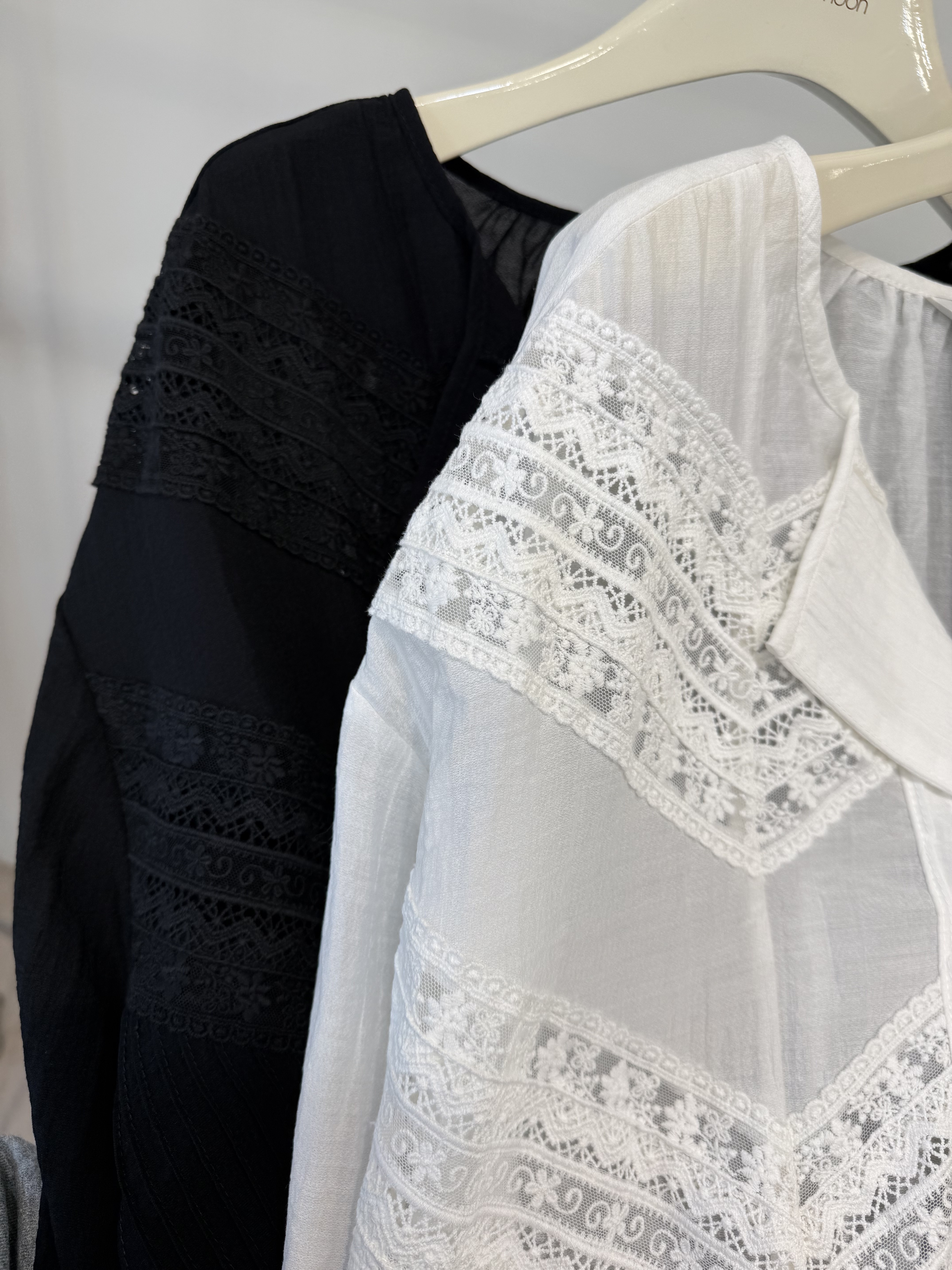 800 正韓蕾絲刺繡落肩苧麻襯衫