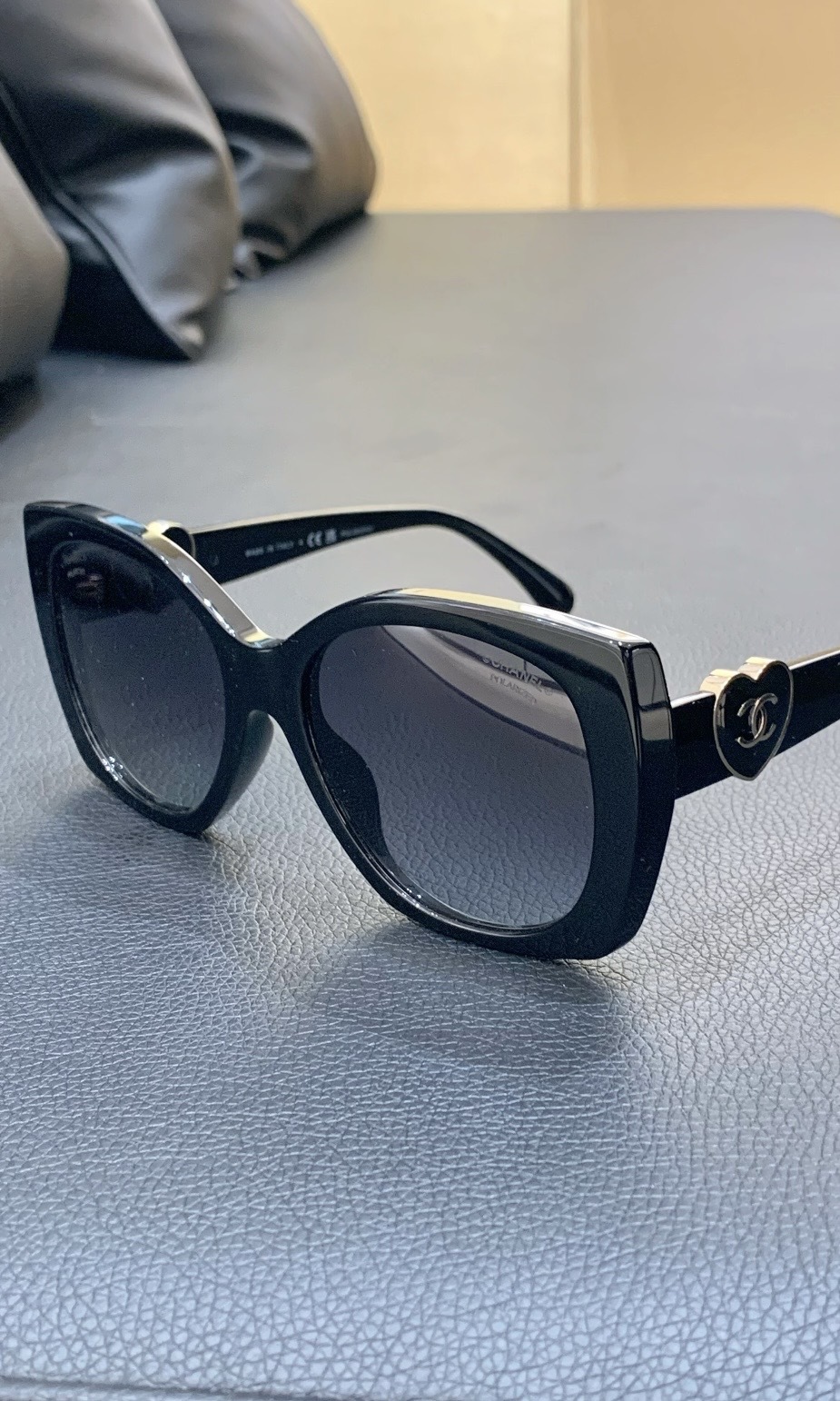 CHANEL愛心徽標 不規則形太陽眼鏡 黑色