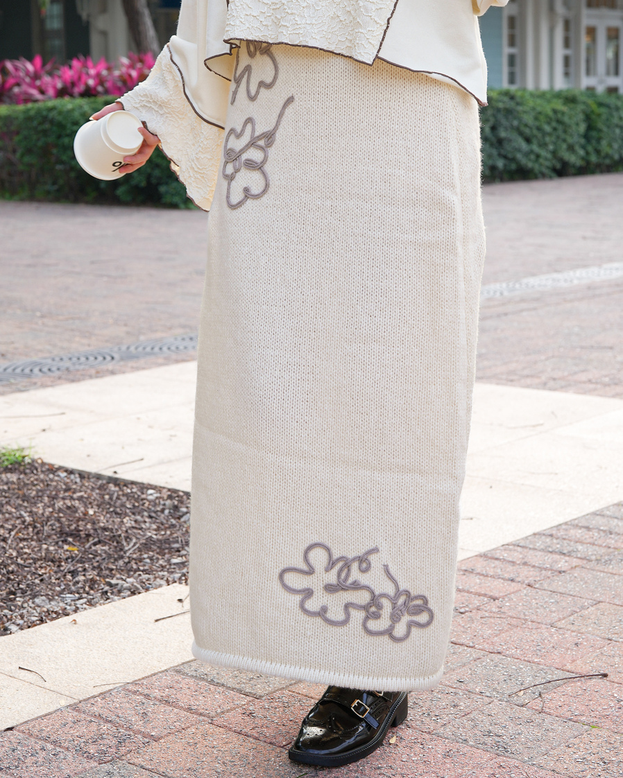 日系線條花花針織半截裙 · 2色入