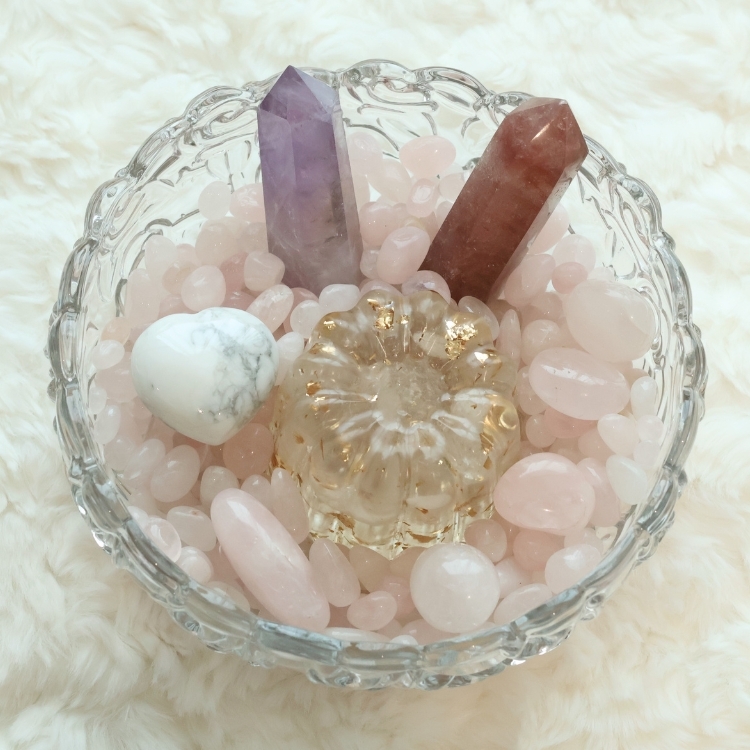 戀緣初綻 The First Bloom of Love 人緣桃花 消磁水晶碗 粉水晶 草莓晶 紫水晶 白水晶 白松石