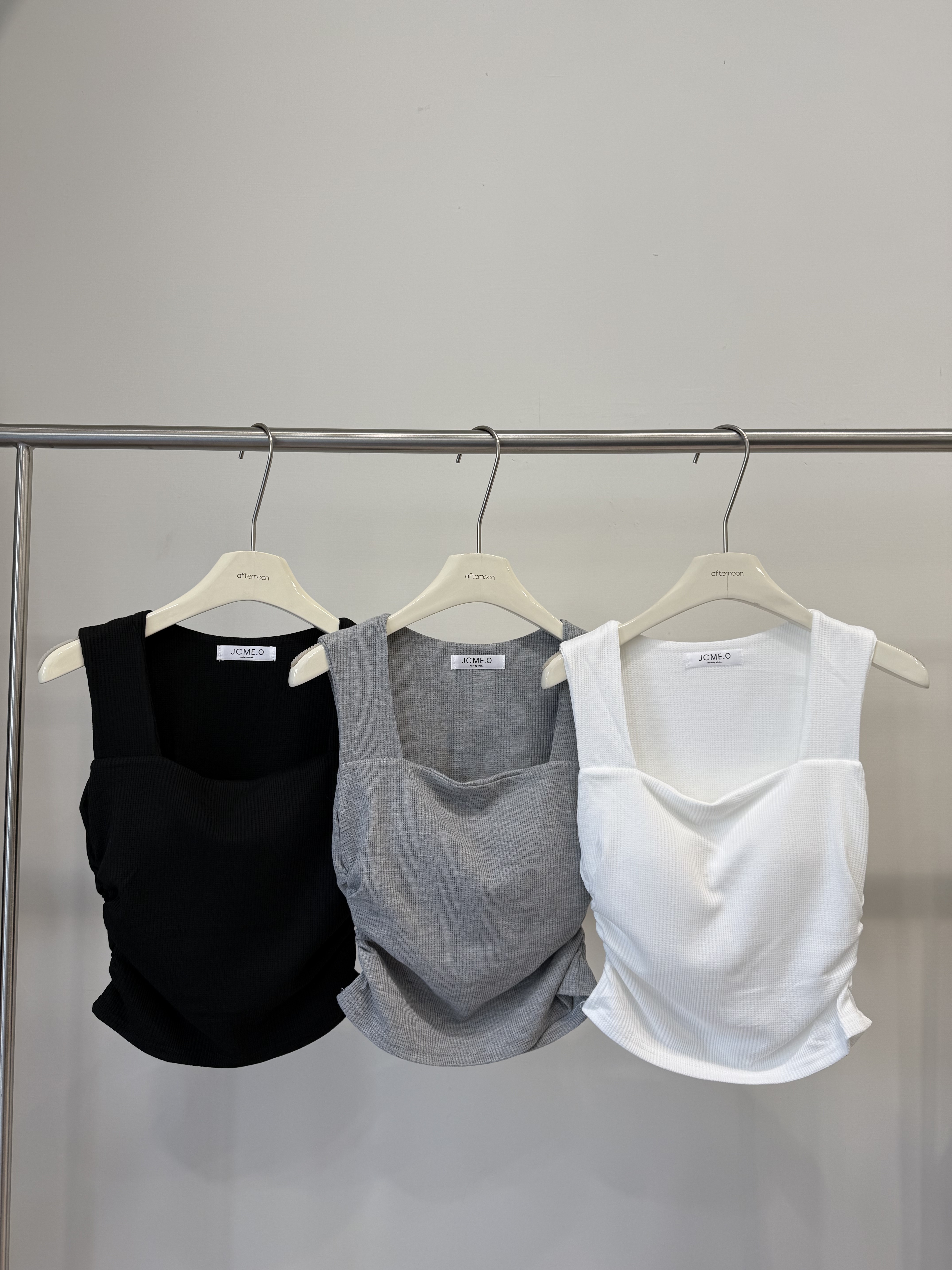 593 寬肩側腰抓皺美胸Bratop