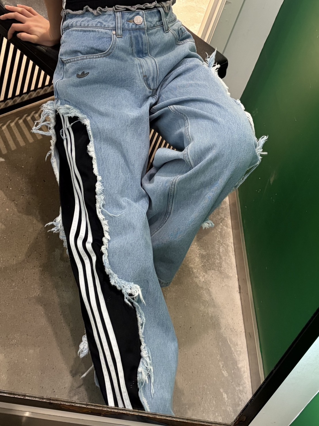 <抓到BUG價了🥺> ADIDAS ORIGINALS ADILENIUM  破壞牛仔闊腿褲 男女款