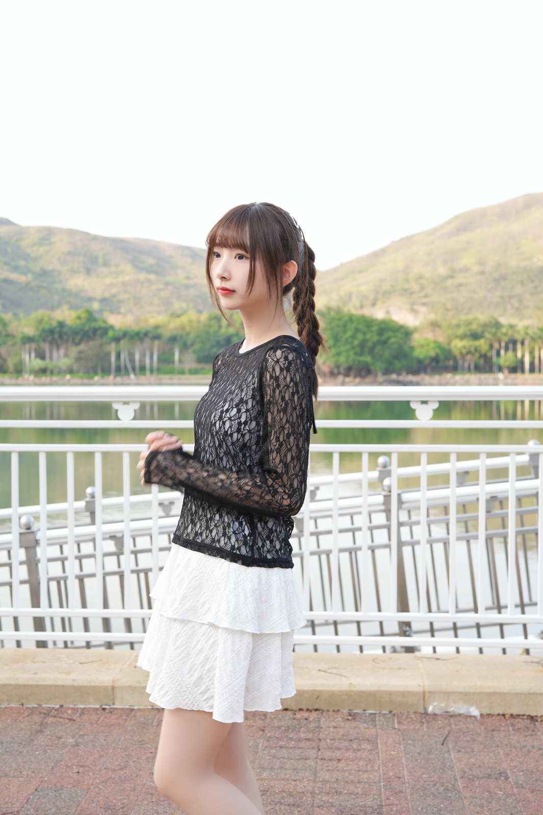 後綁帶修身Lace Top · 2色入