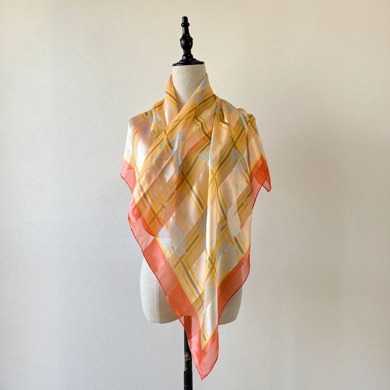 FIGARO珊瑚橙色格紋花卉絲巾