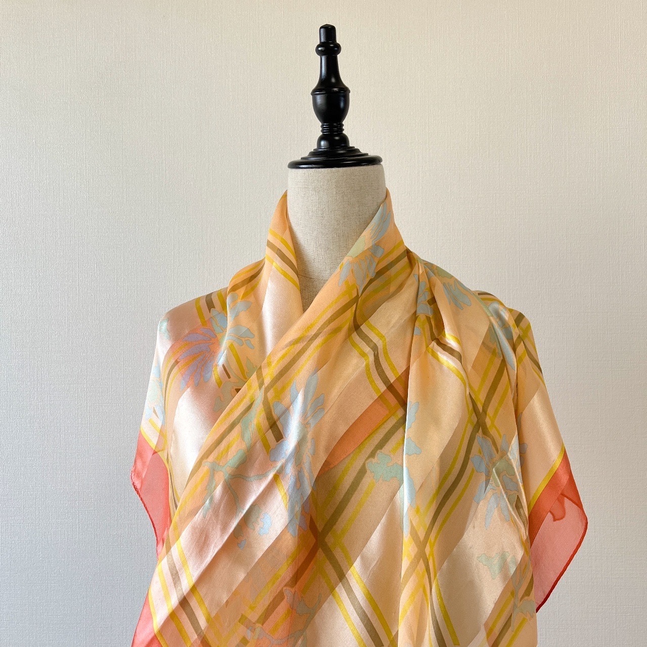 FIGARO珊瑚橙色格紋花卉絲巾