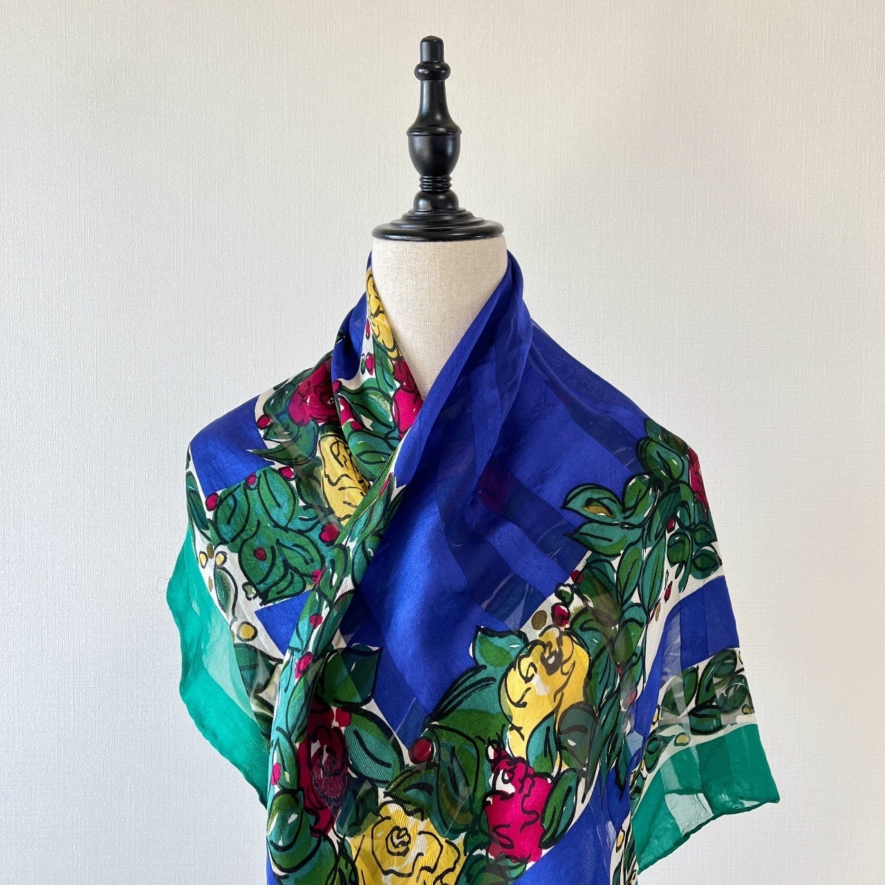 Pierre Balmain藍綠色大花絲巾