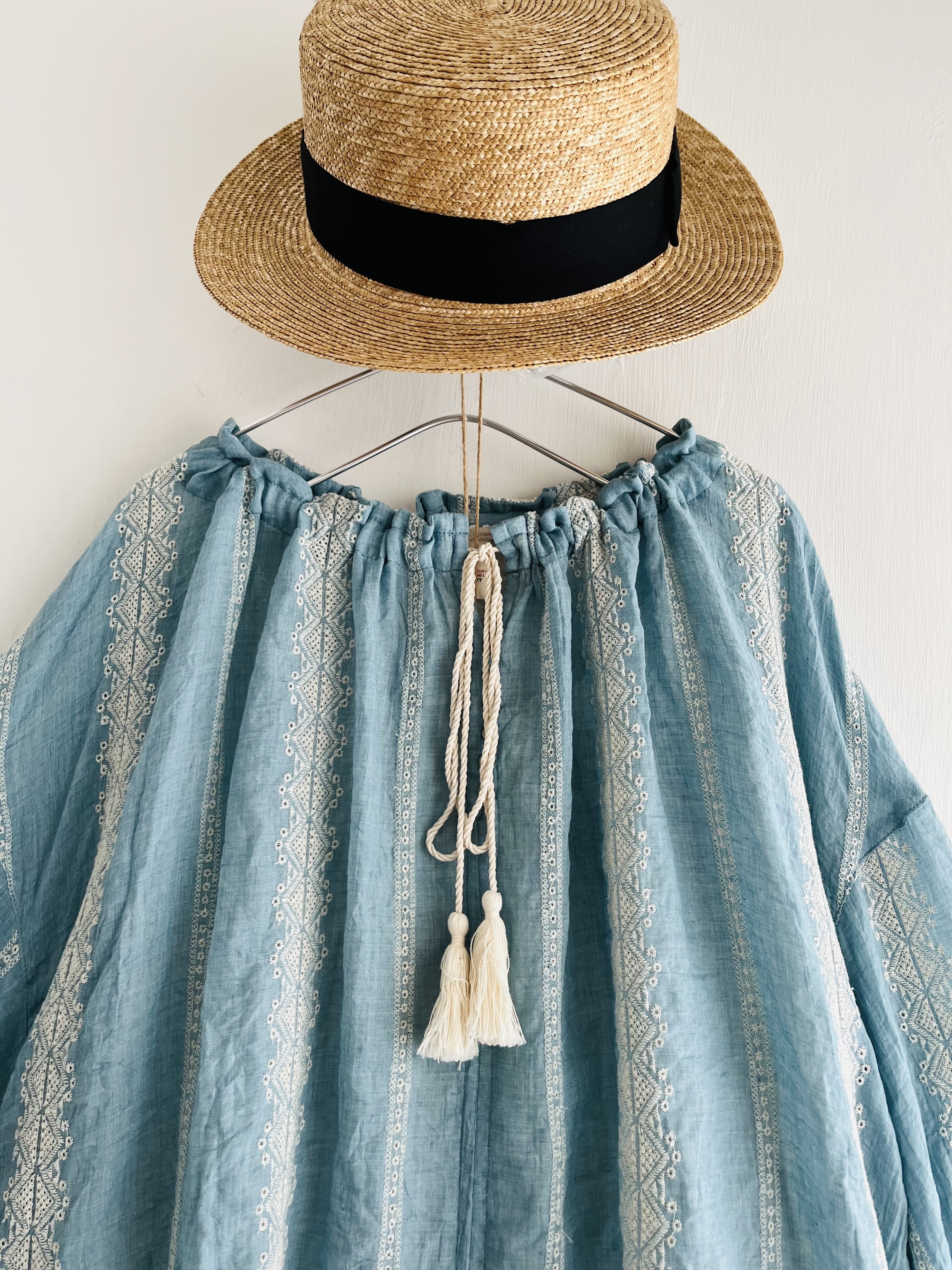 GIPSY BLUE湖水藍色刺繡通花top