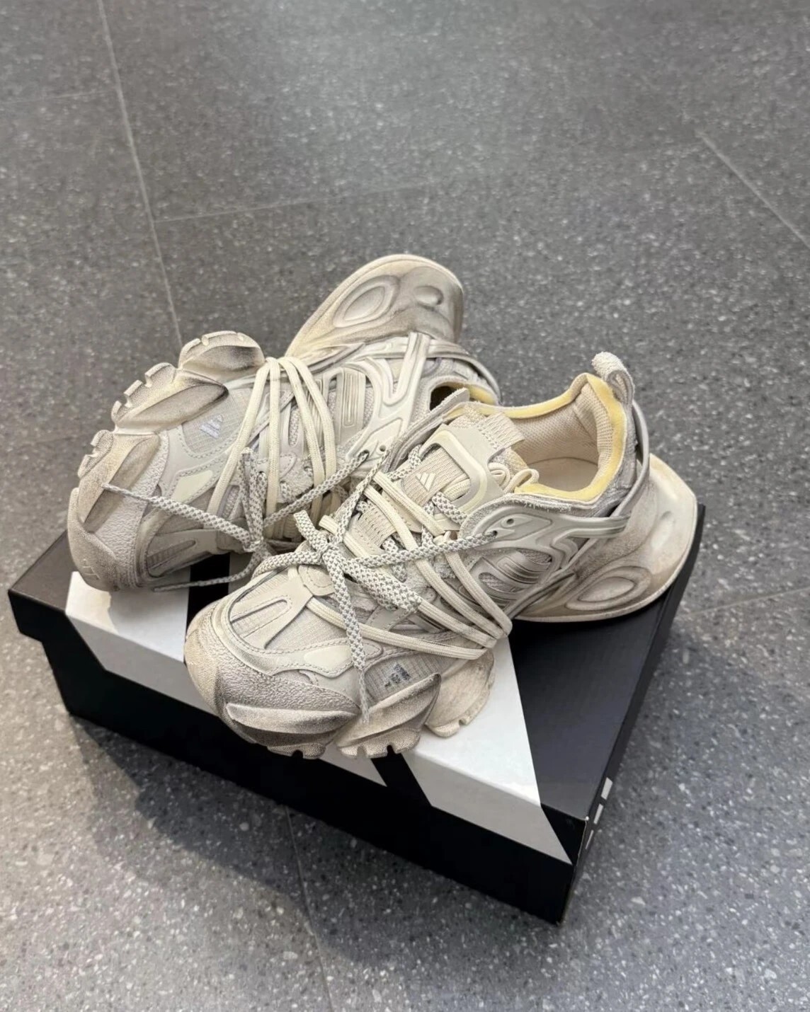 iSNEAKERS｜Adidas XLG Runner Deluxe "Vintage beige" 做舊 香檳米色 JR9632