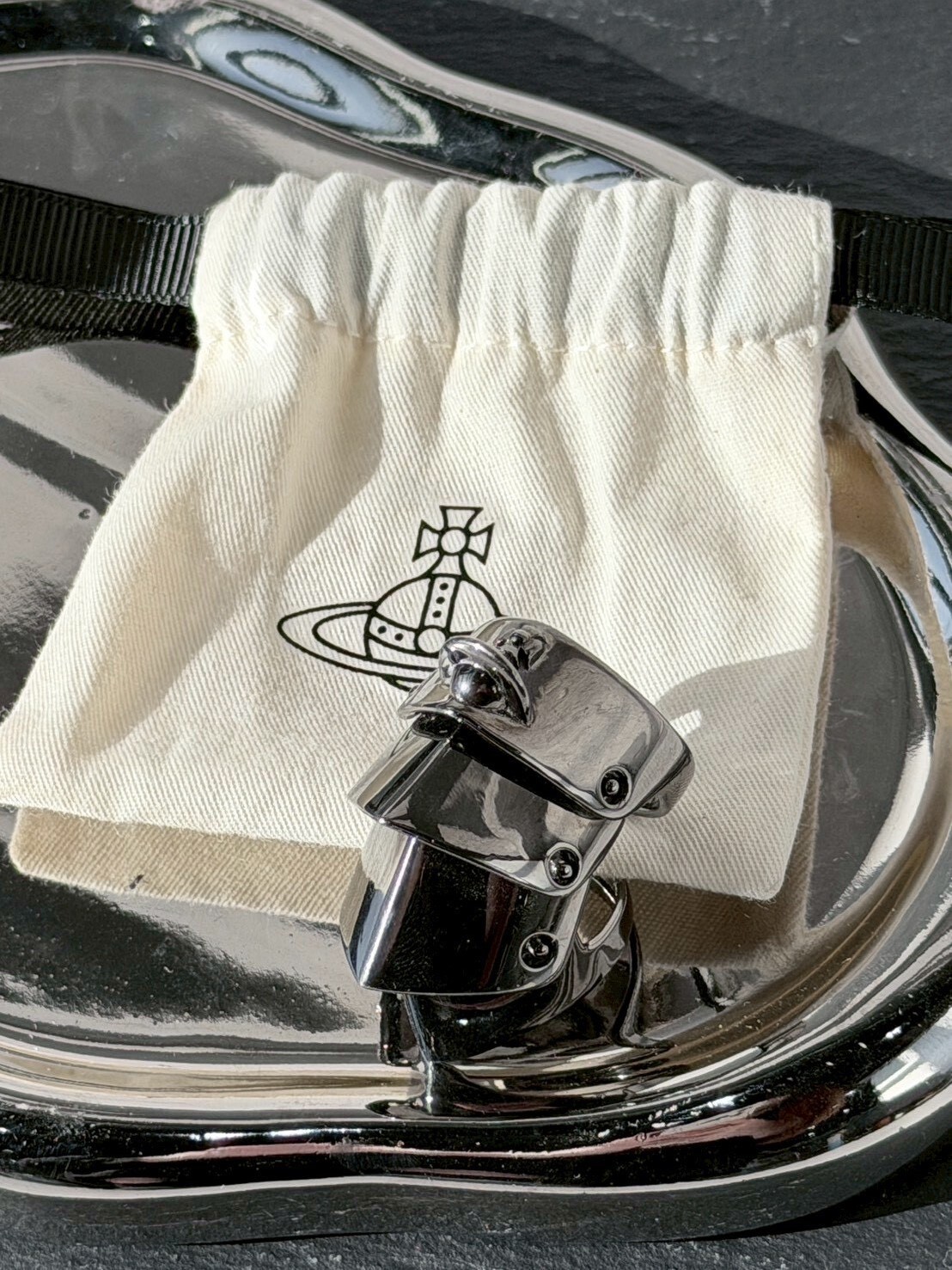 Vivienne Westwood 經典NANA款 銀色土星盔甲戒指