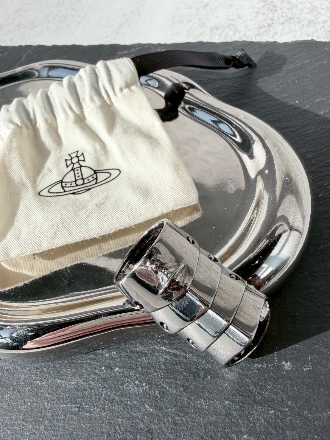 Vivienne Westwood 經典NANA款 銀色土星盔甲戒指