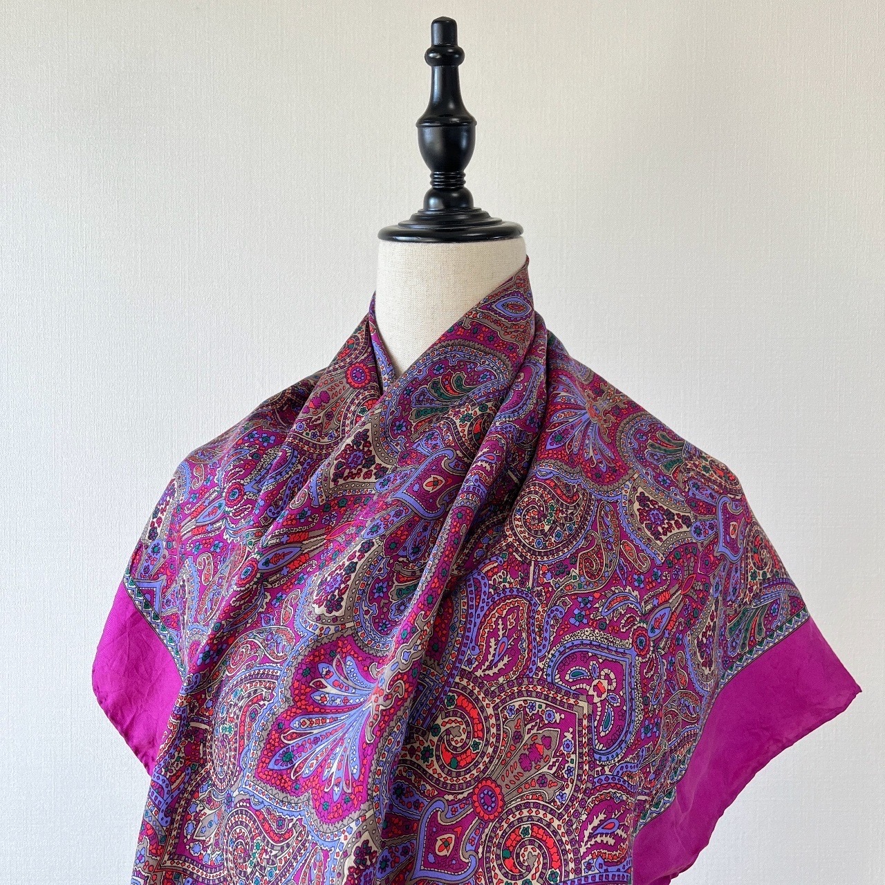 紫色腰果花圖案絲巾