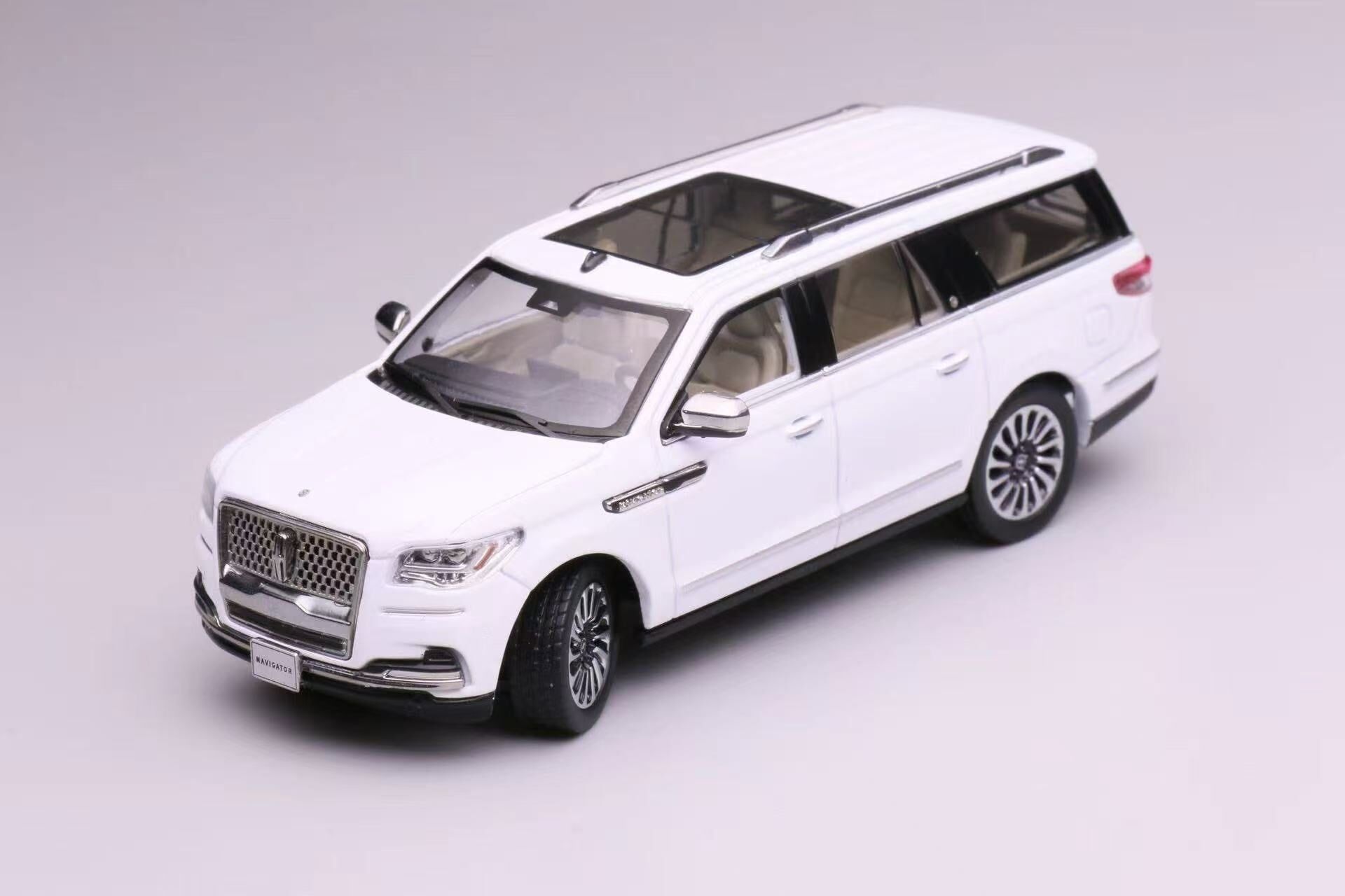 預訂:1/64 WTX Lincoln Navigator White (WTXLNW )