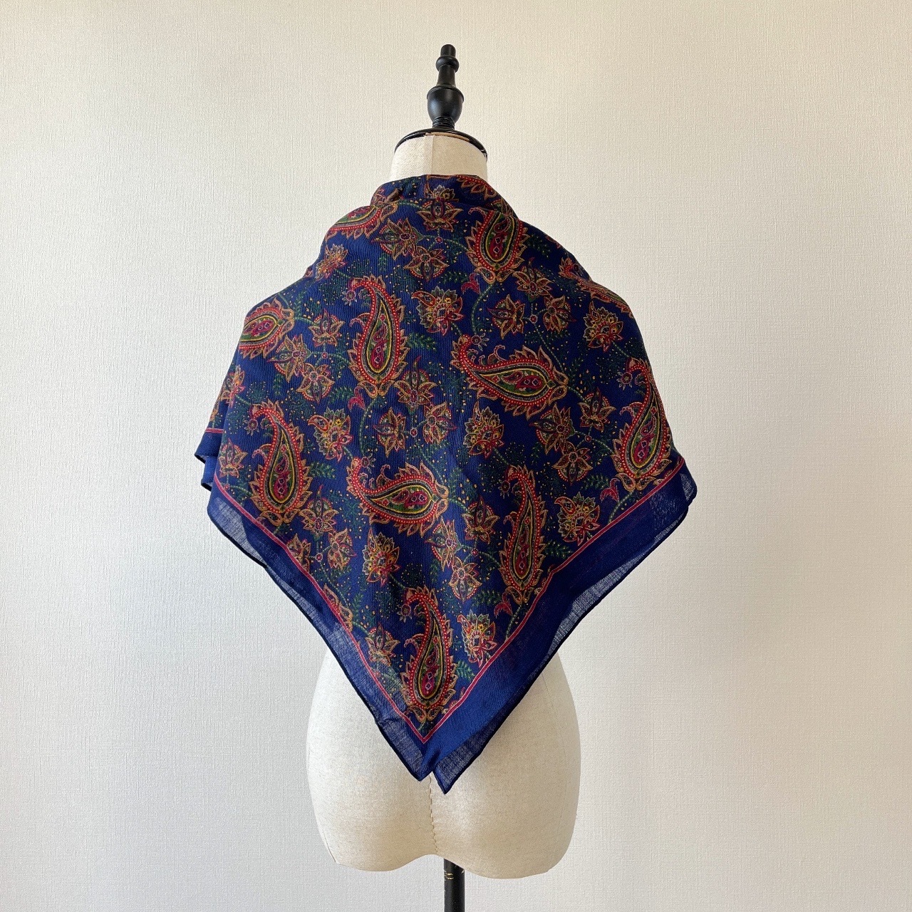 深藍色腰果花圖案羊毛領巾