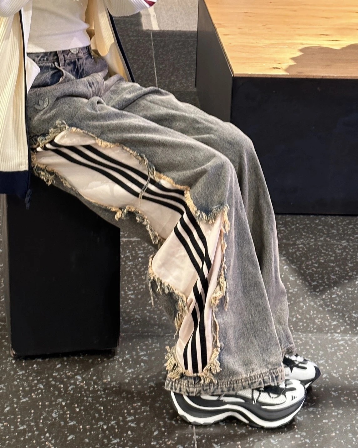 <抓到BUG價了🥺> ADIDAS ORIGINALS ADILENIUM  破壞牛仔闊腿褲 男女款